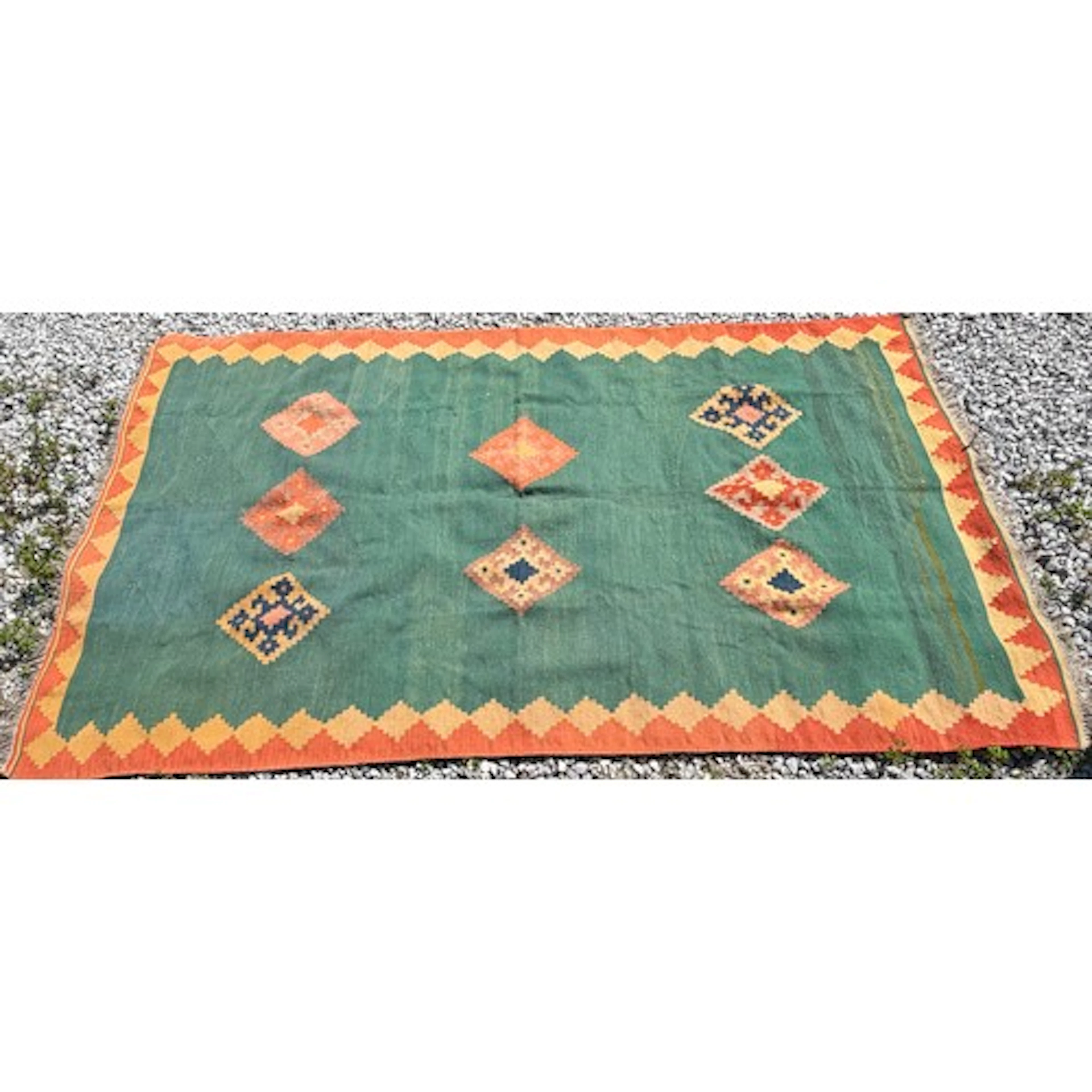 Kilim rug 142cm x 247cm in traditional geometric pattern.