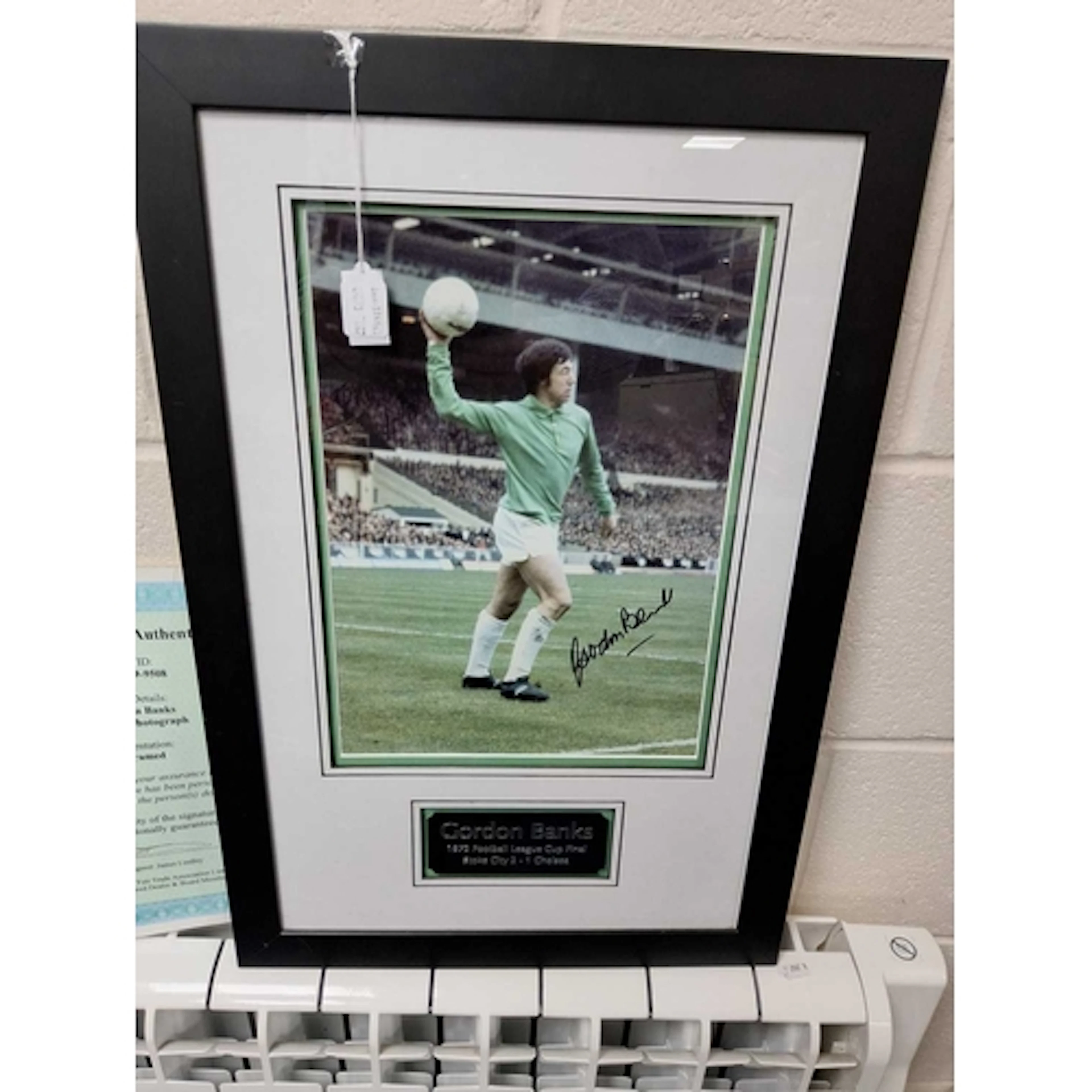 GORDON BANKS, a framed signed photograph of the legendary En...