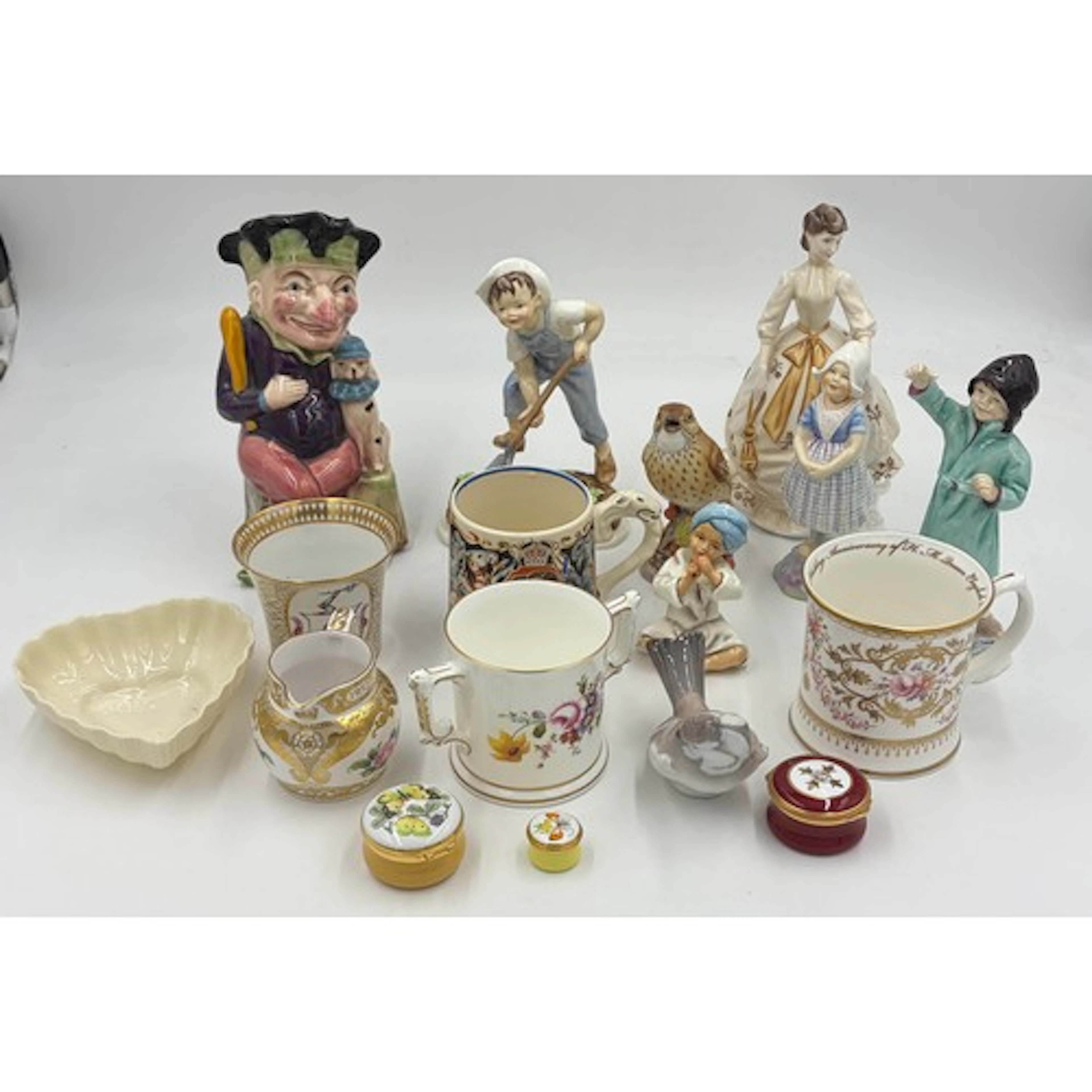 A collection of 20thC ceramics to include Royal Worcester 'S...