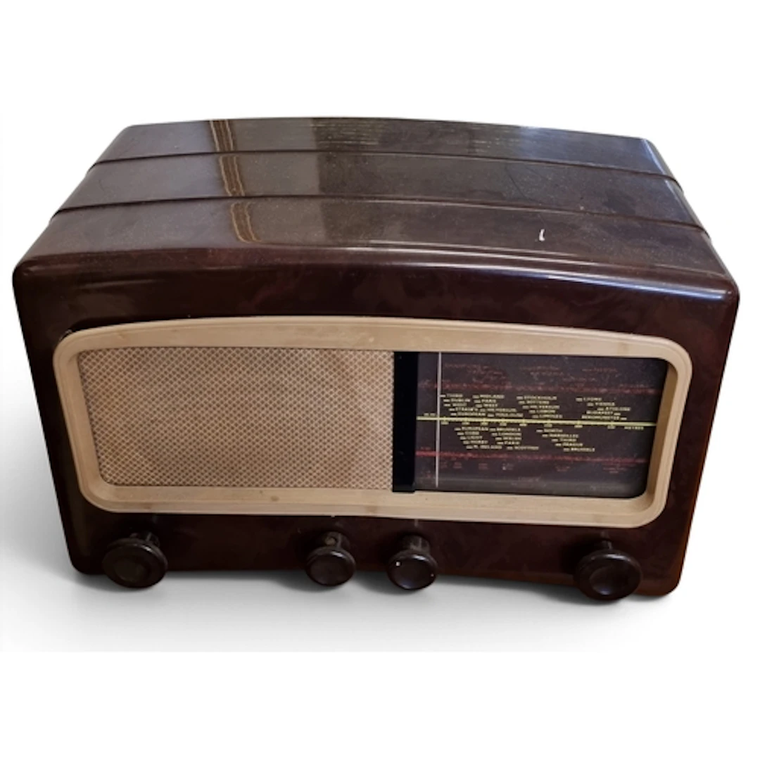 A good Vintage Radio. W 40 x H 25 x D 20 cm approx.