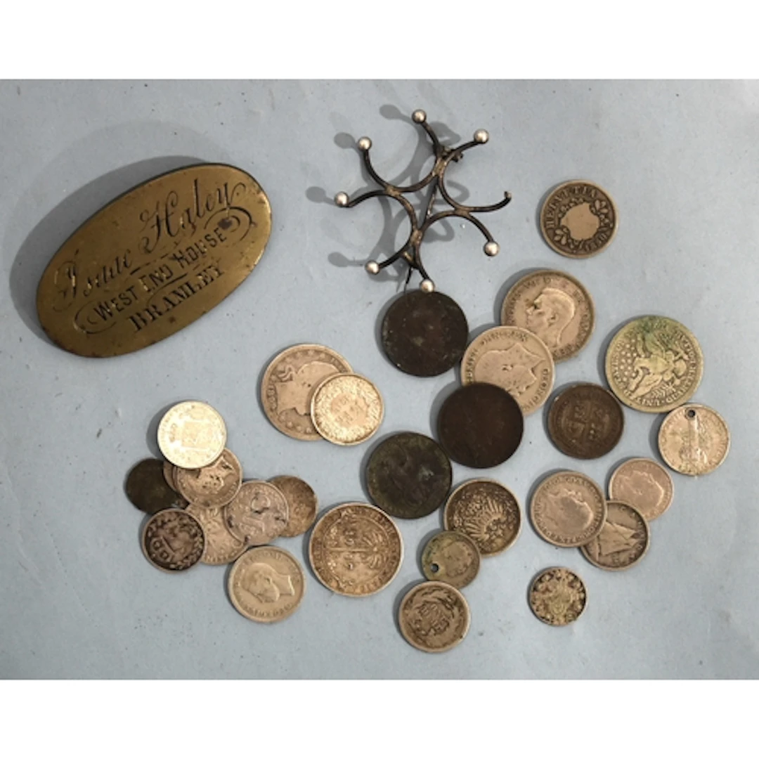 A quantity of British and foreign coinage, including a small...