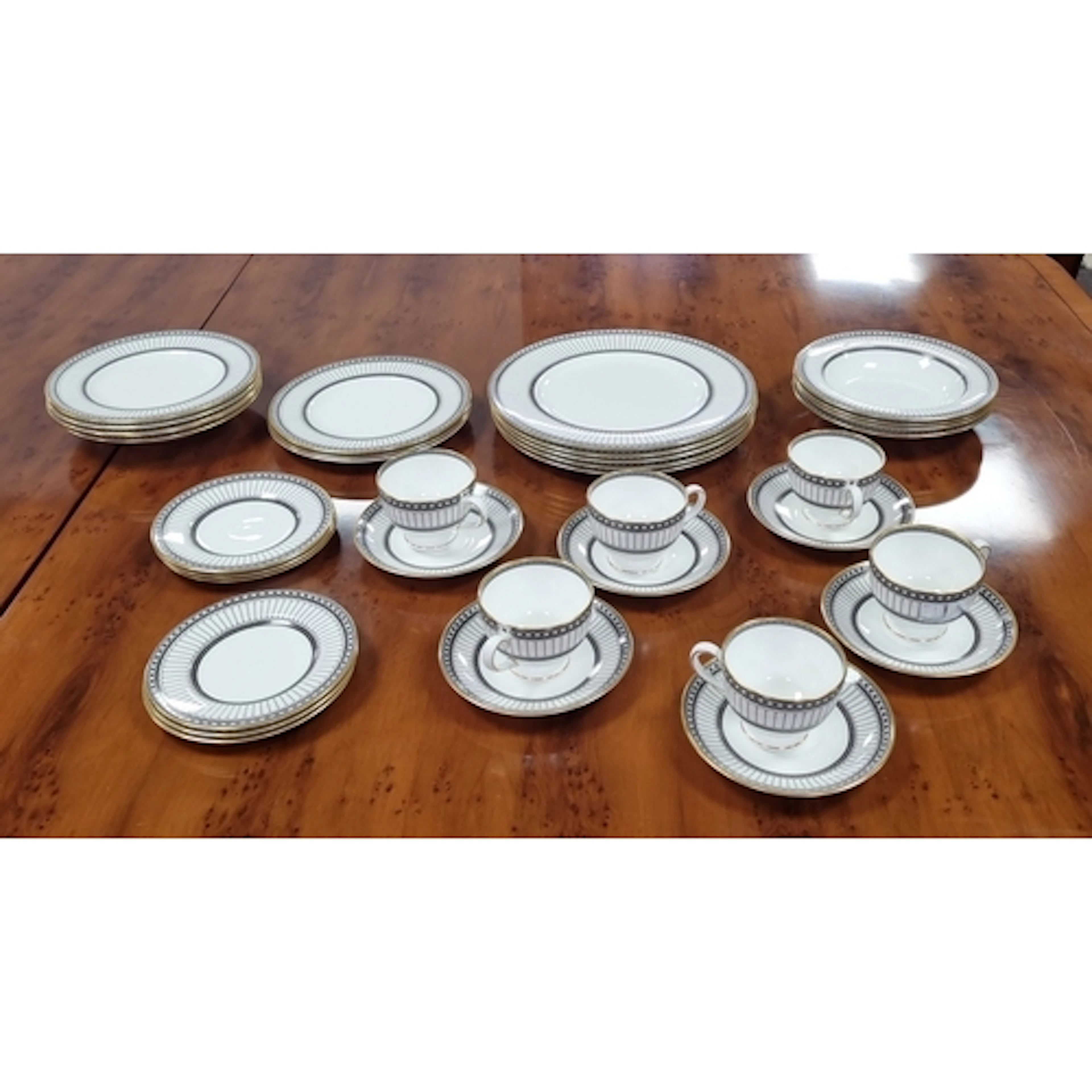Wedgwood Bone China Part Service, 'Colonnade' Pattern