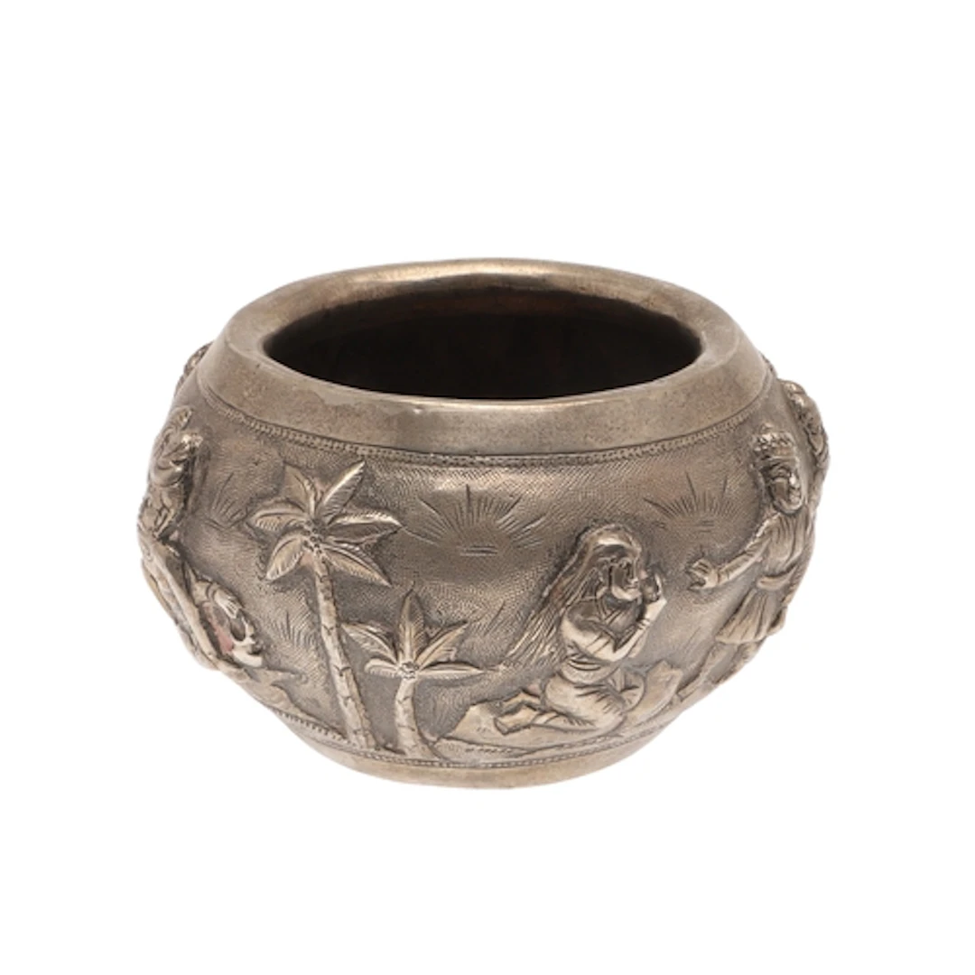 A LATE 19TH/EARLY 20TH CENTURY BURMESE SILVER BOWL. With rep...