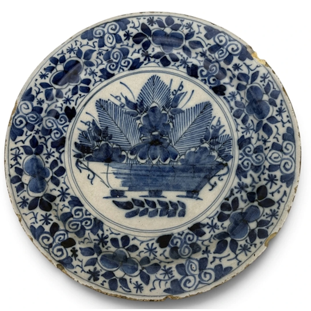 A DUTCH DELFT BLUE AND WHITE DISH, 18TH/19TH CENTURY Centred...