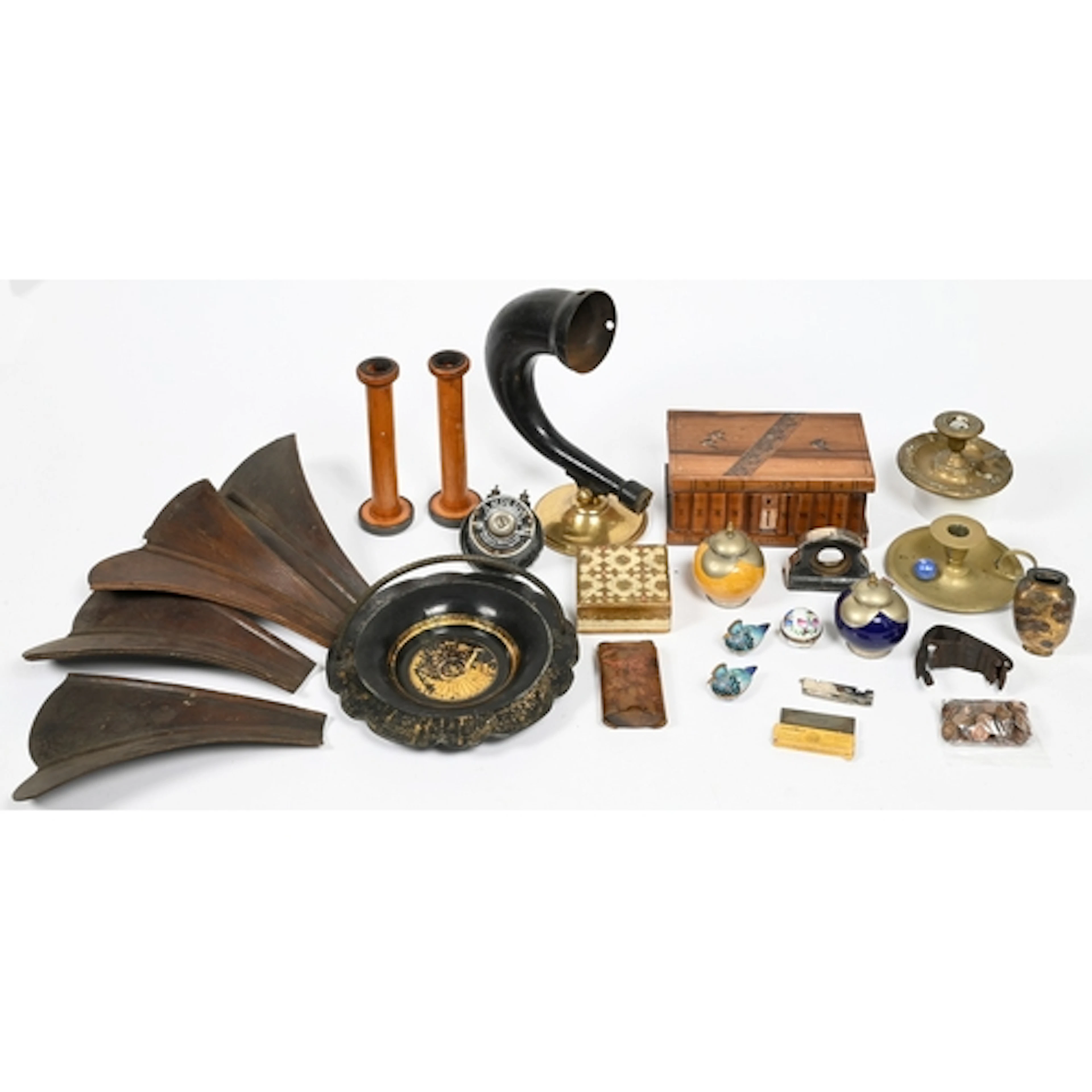 Miscellaneous bygones, Victorian and later, to include a gol...