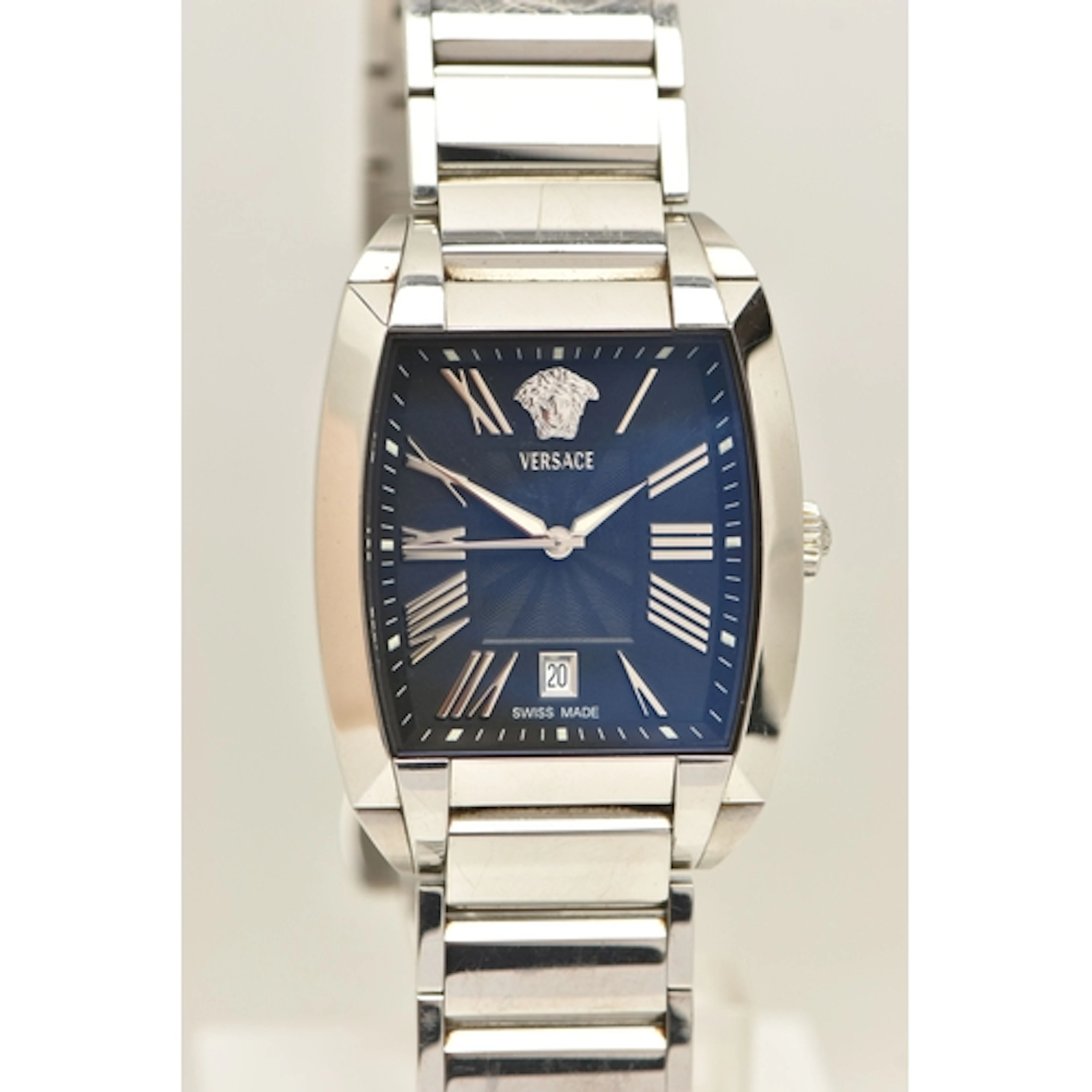A GENTS 'VERSACE' WRISTWATCH, quartz movement, rectangular f...