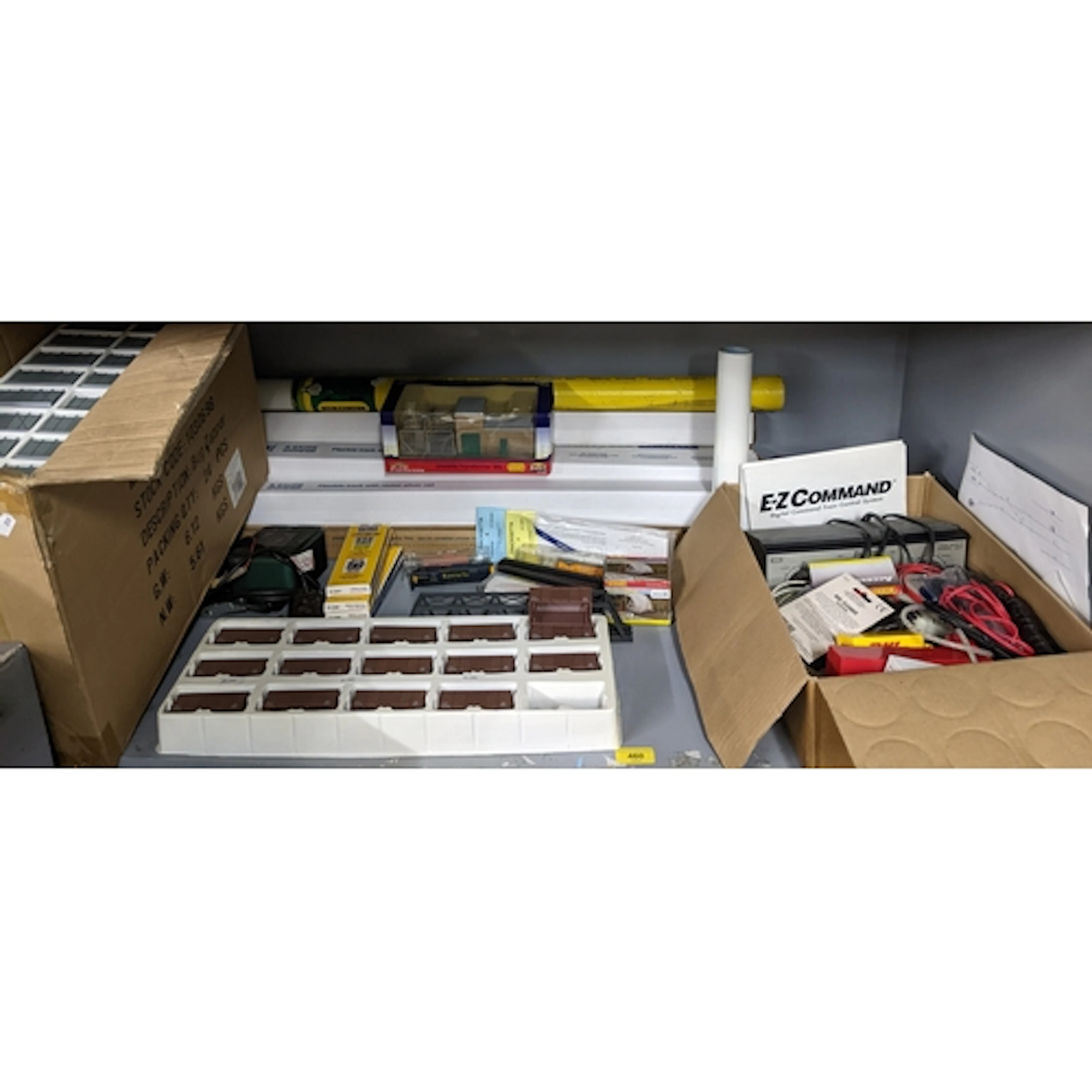 A mixed group of model railway to include an E-2 Command dig...