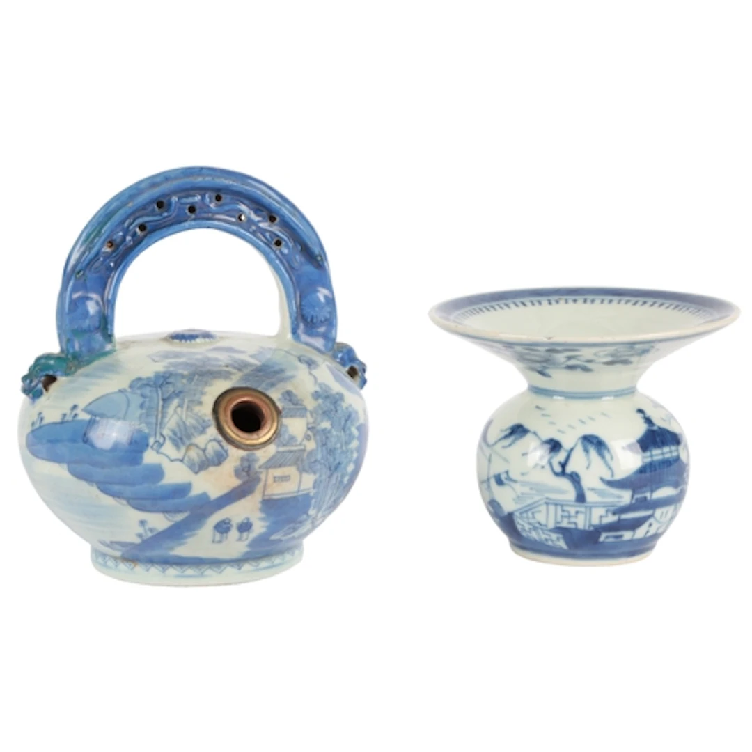 A Chinese bleu de Huê lime pot and spitoon, each made for th...