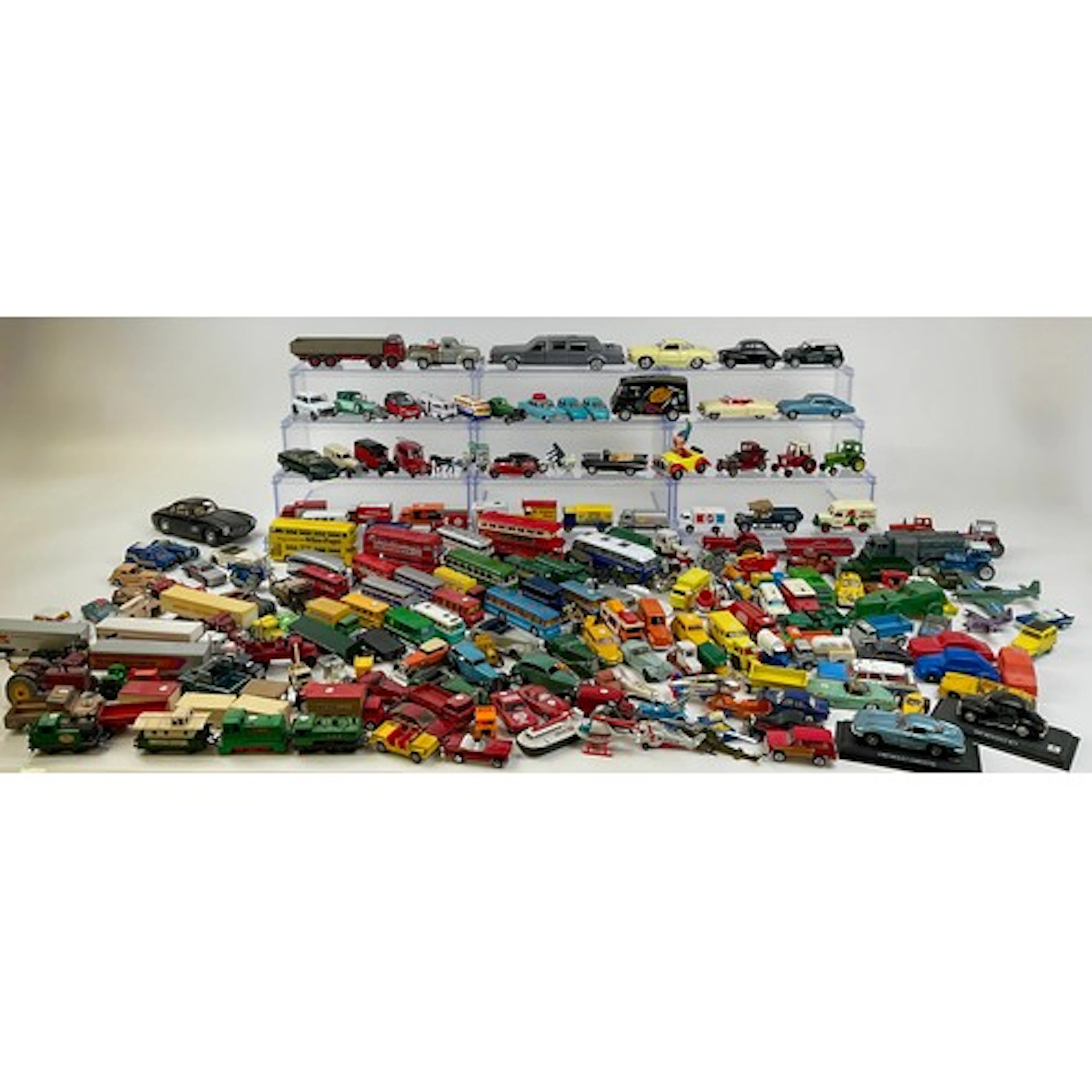 A good collection of loose diecast motor vehicles, early 20t...