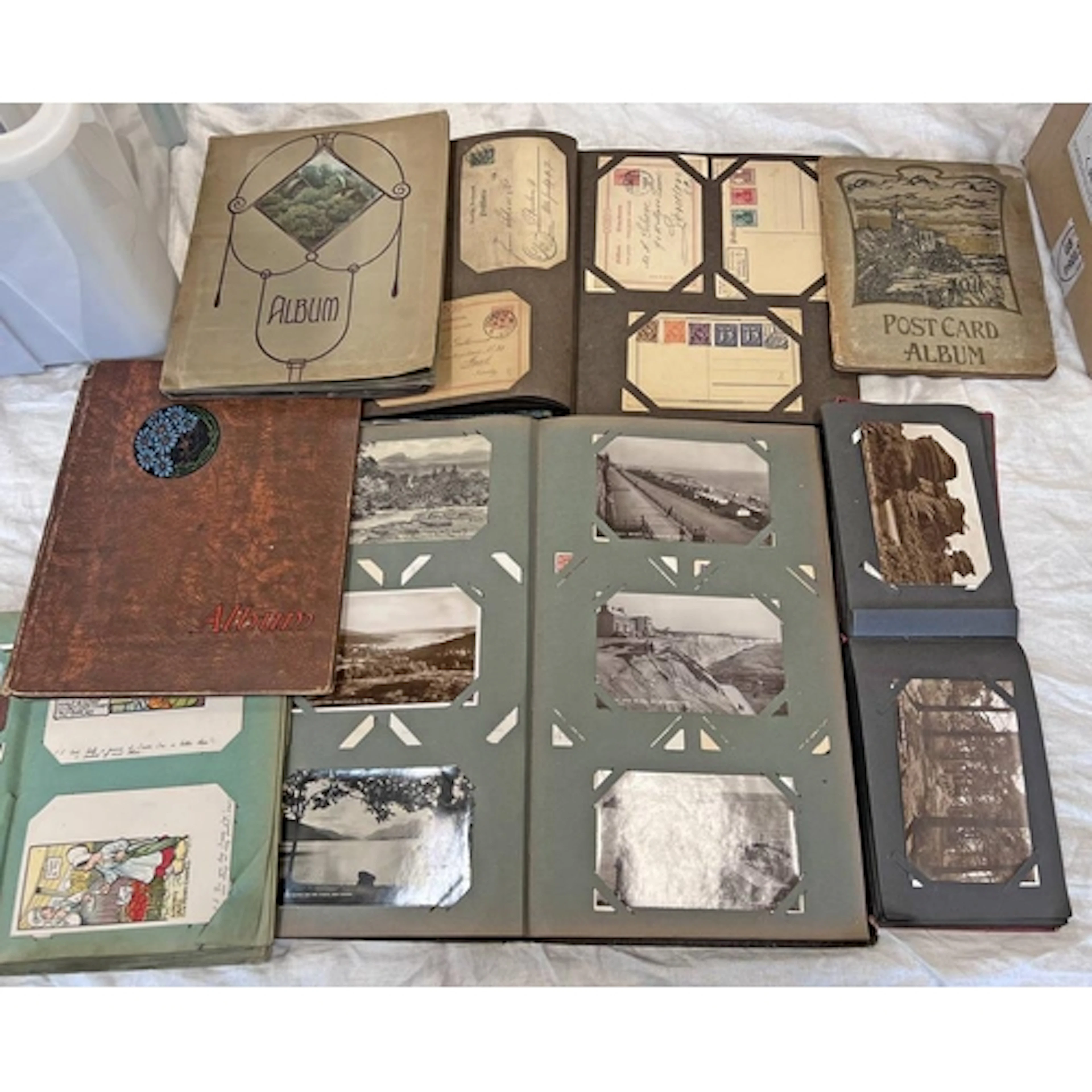 8 ALBUMS OF APPROX 390 POSTCARDS IN 8 ALBUMS, MOSTLY UK TOPO...