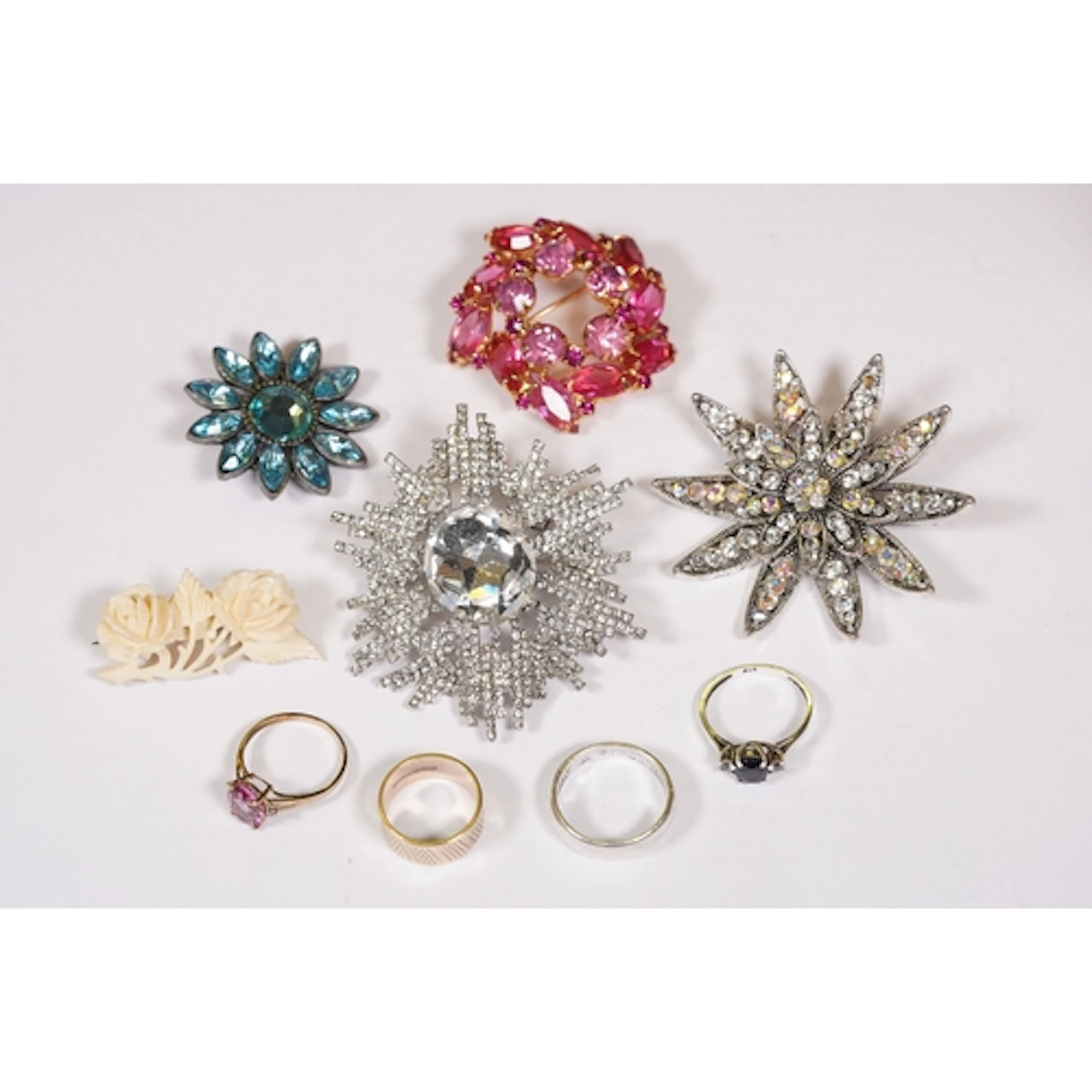 Two 9ct gold rings to include a 9ct gold ring with central r...