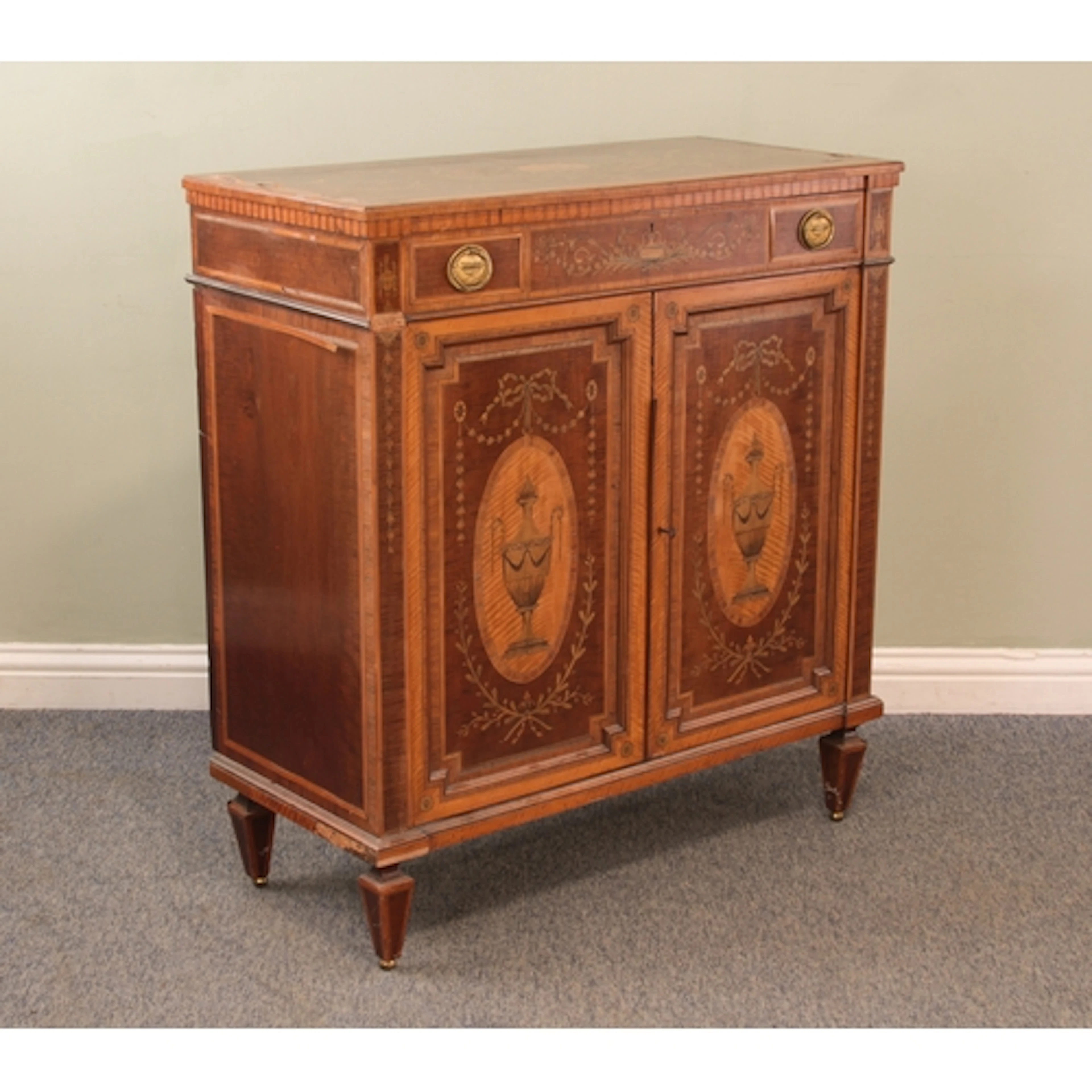 A fine quality late-Victoria fiddleback mahogany, satinwood,...