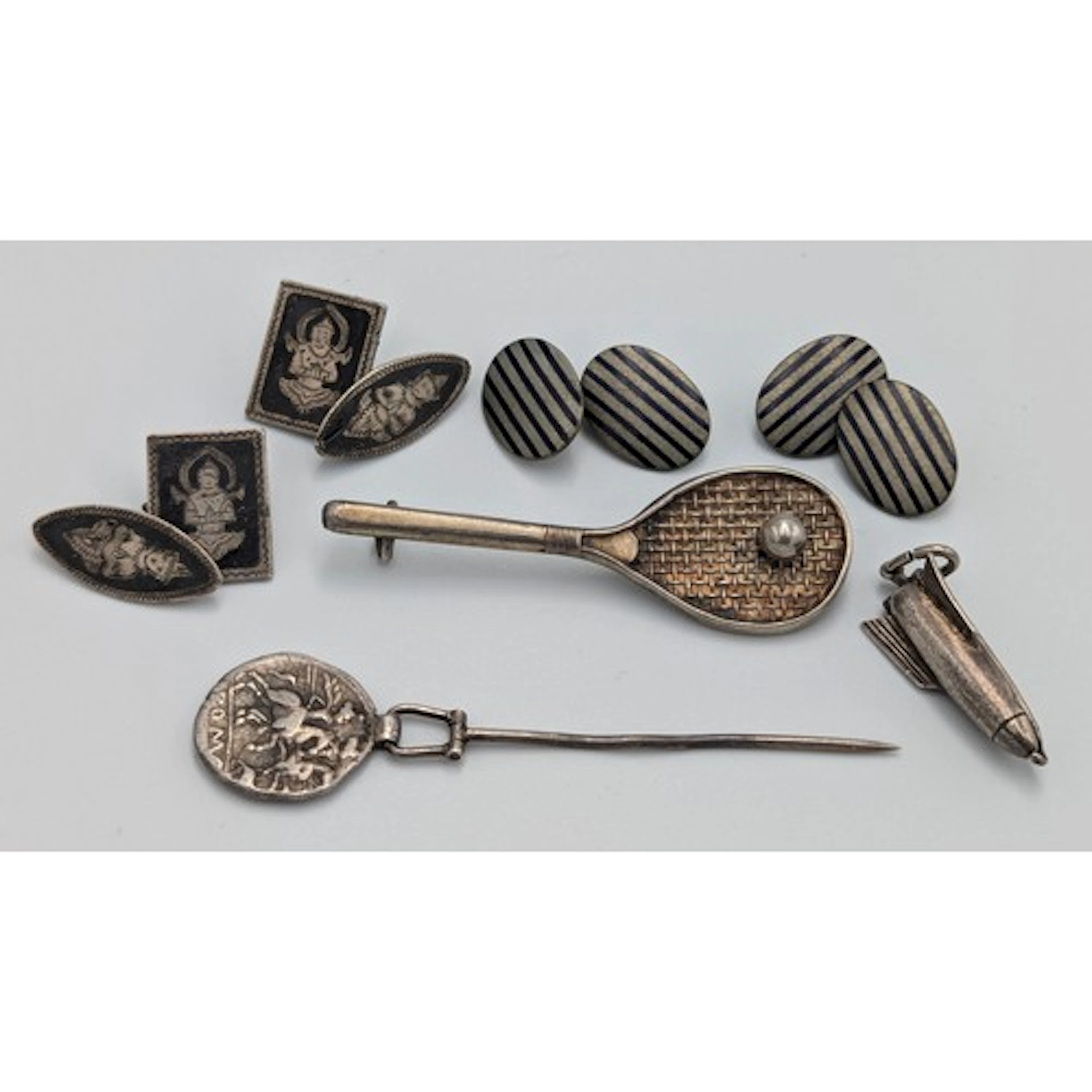 Silver - A hallmarked silver tennis racket brooch, Birmingha...