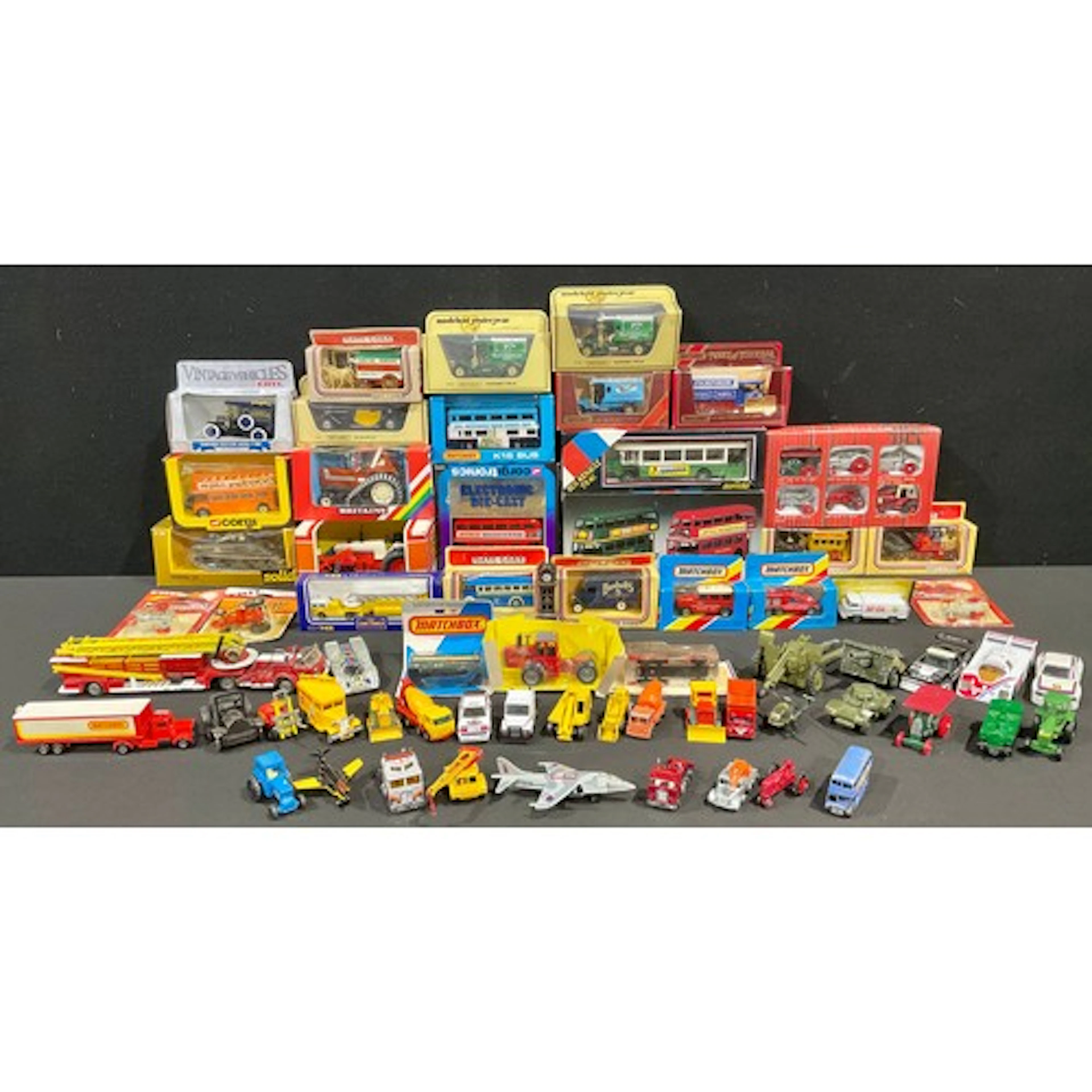 Toys - A quantity of diecast cast vehicle models, some boxed...