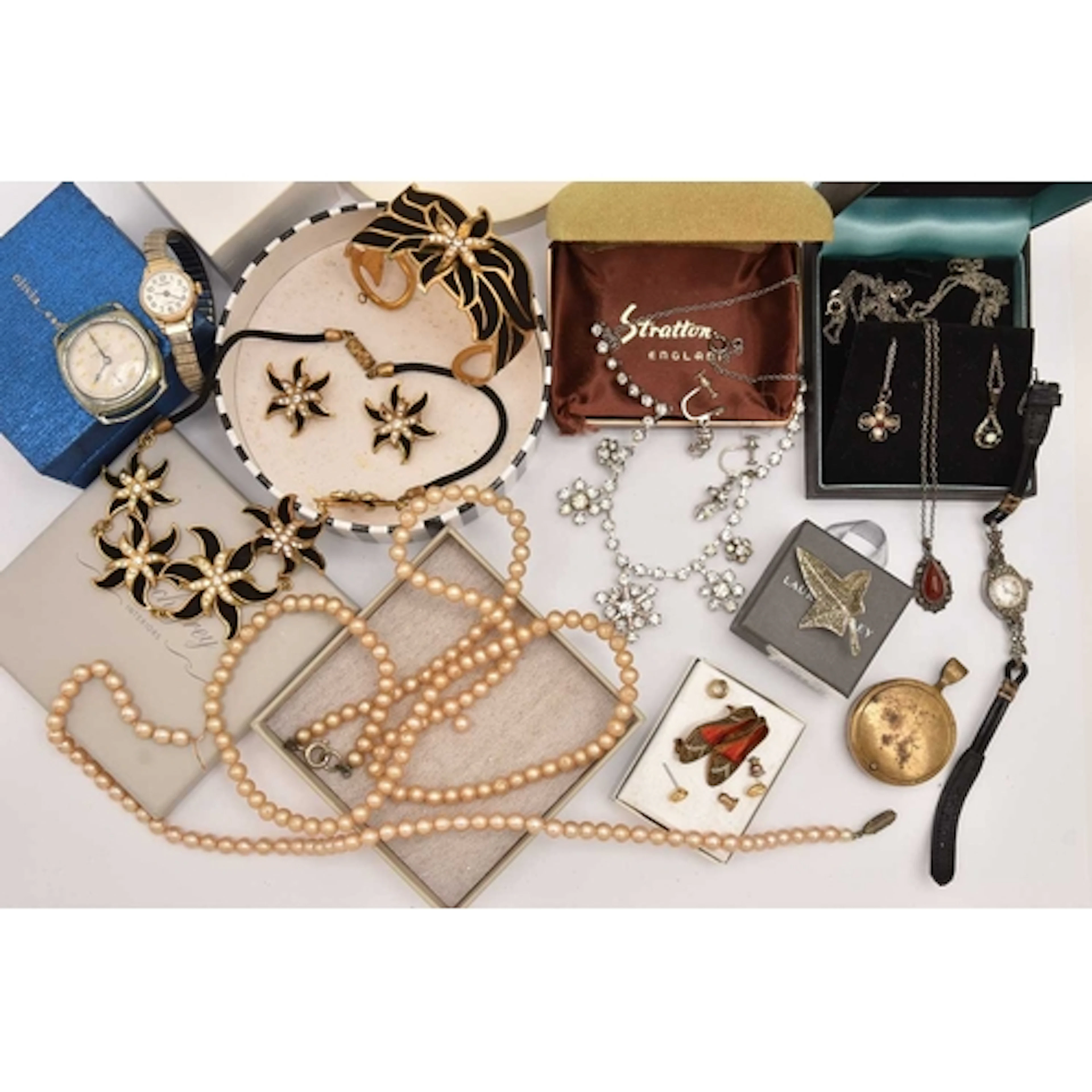 AN ASSORTMENT OF JEWELLERY AND WATCHES, to include three whi...
