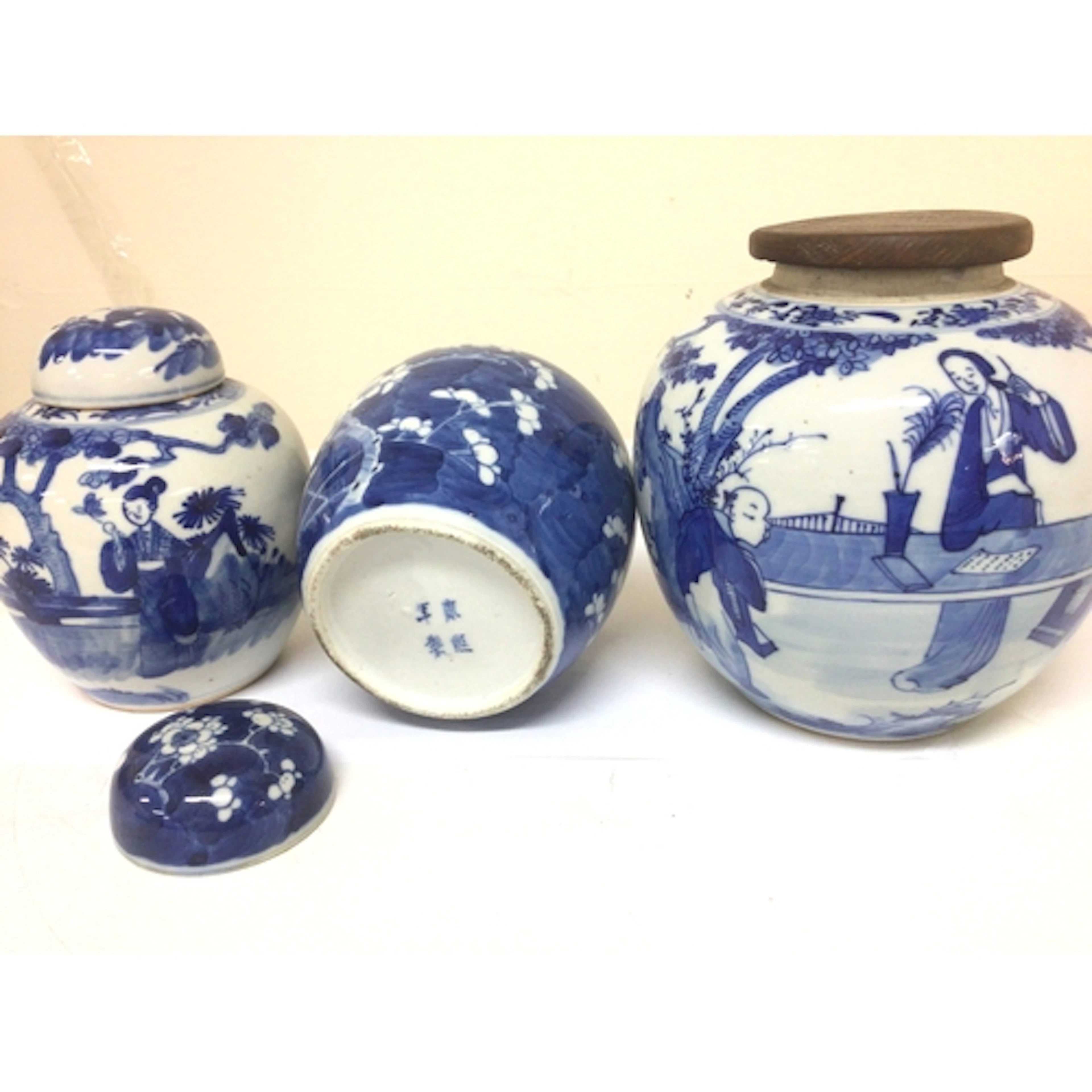 Three Chinese blue and white early 19th century Export...