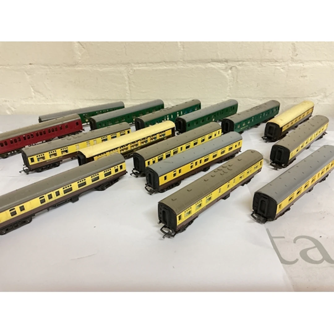 A Collection Of Tri-Ang TT Gauge Coaches. No Reserve.