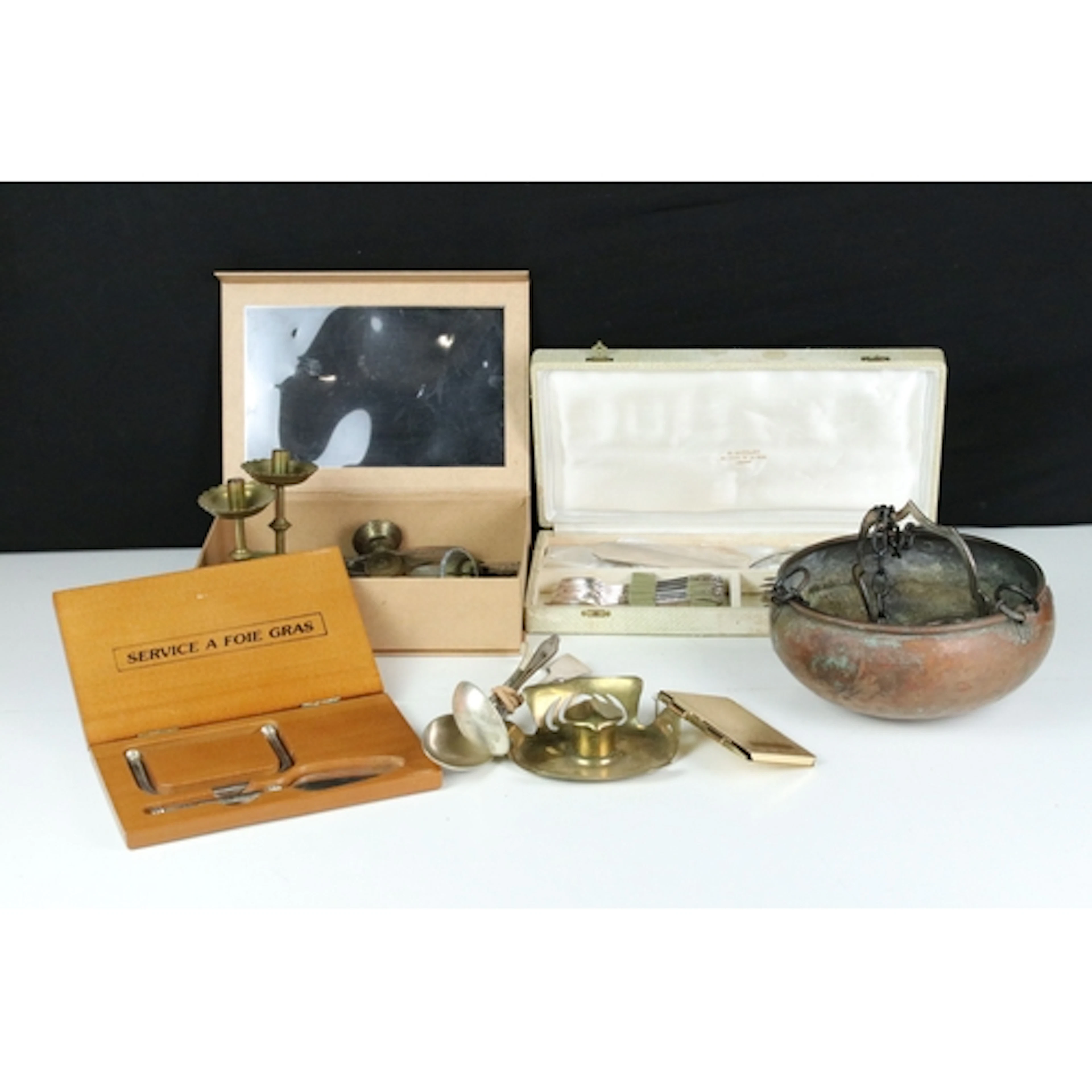 Collection of metalwares, to include: Art Nouveau brass inkw...