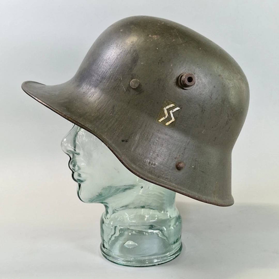 WW1 Imperial German M16 steel combat helmet, lacking liner, ...