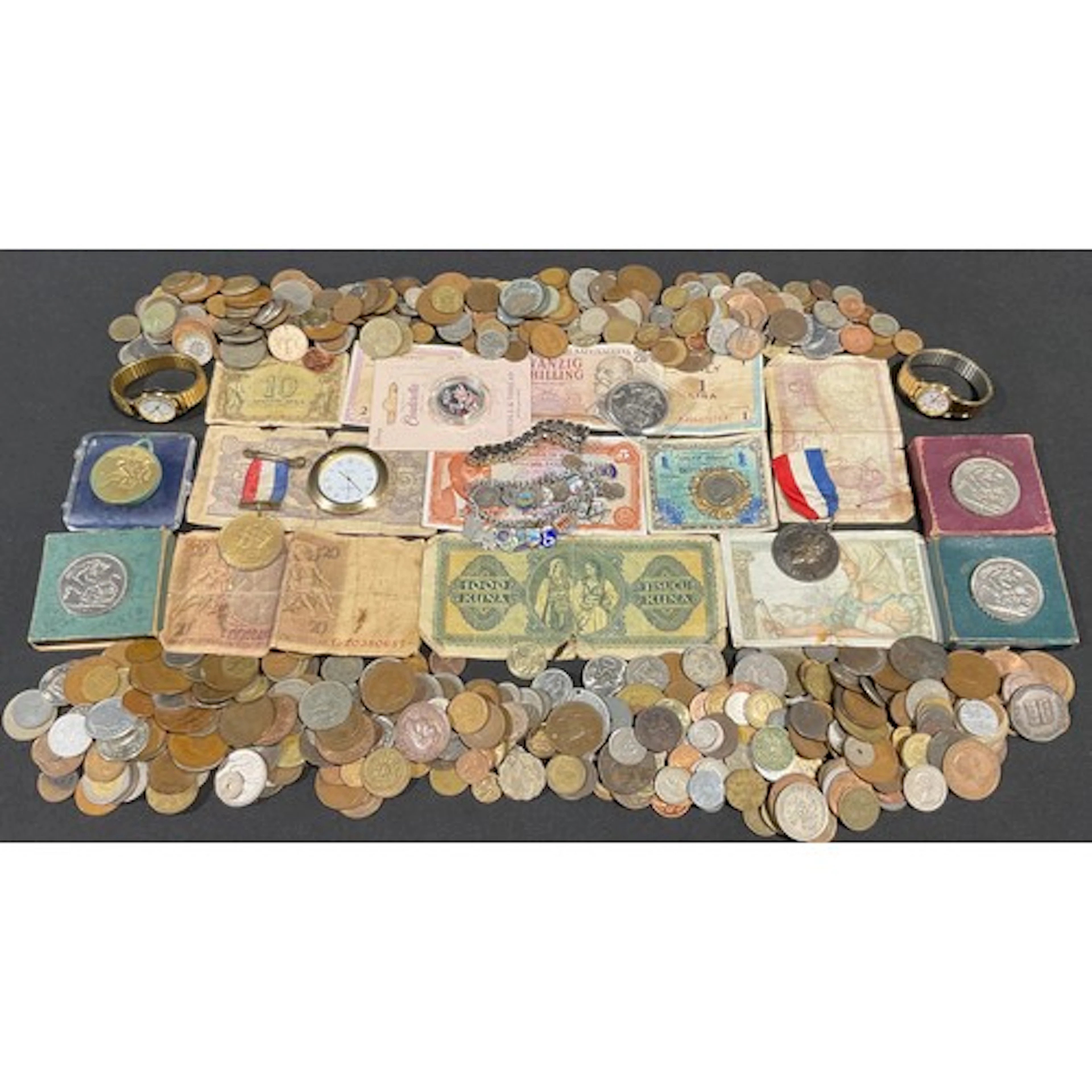 Numismatics - assorted GB and international coins and banks ...