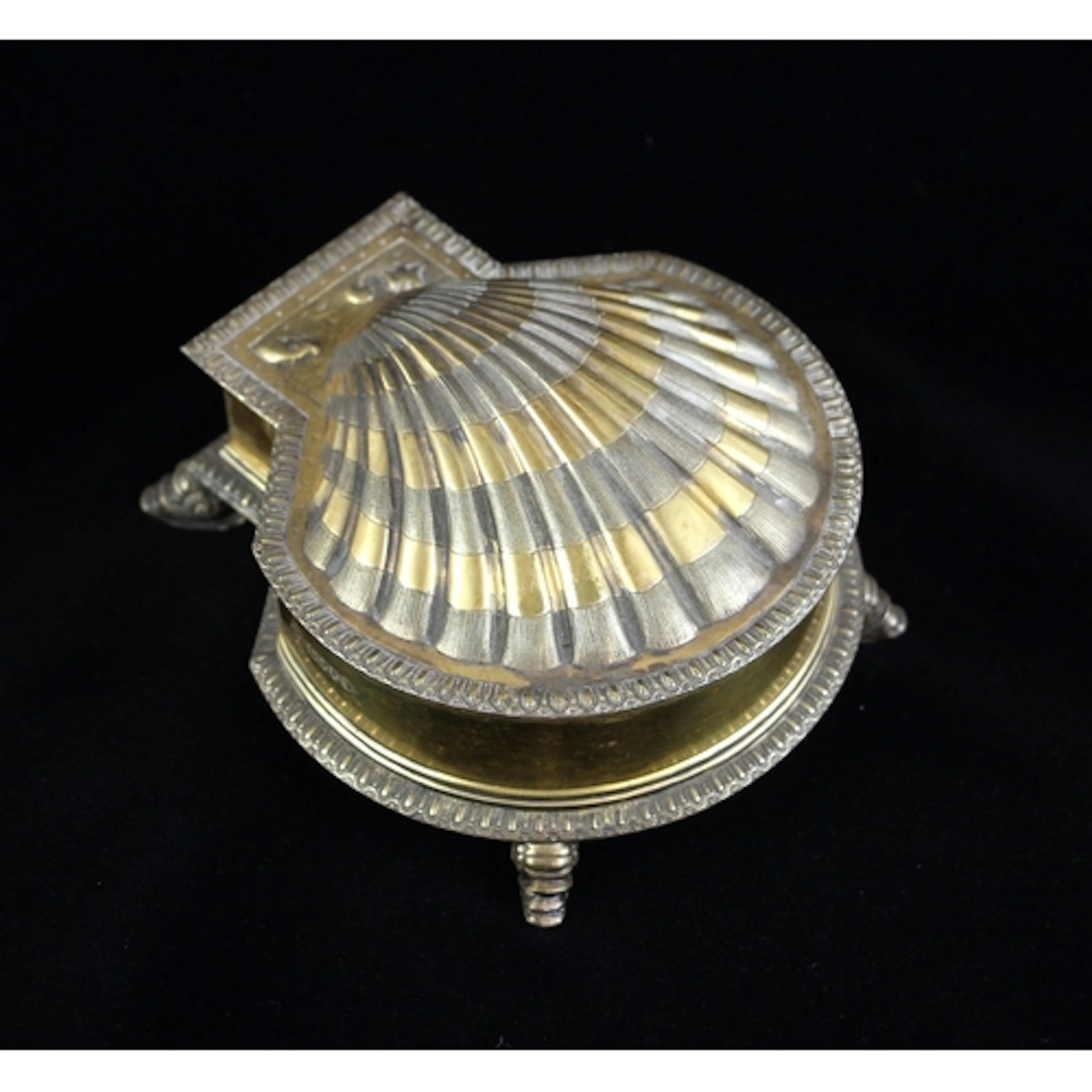 A Victorian silver gilt ink well, Robert Garrard, London 188...