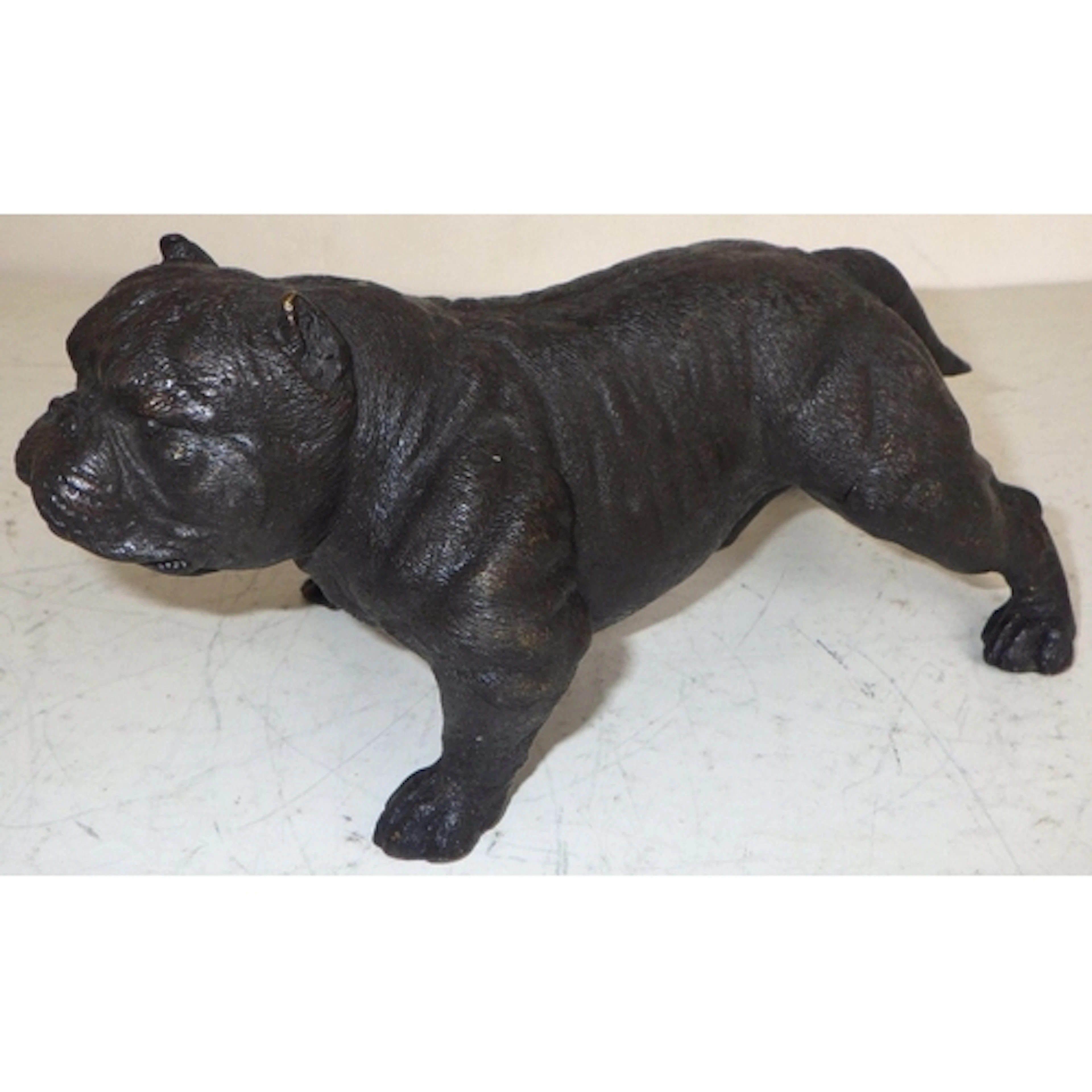 A Chinese bronze bulldog