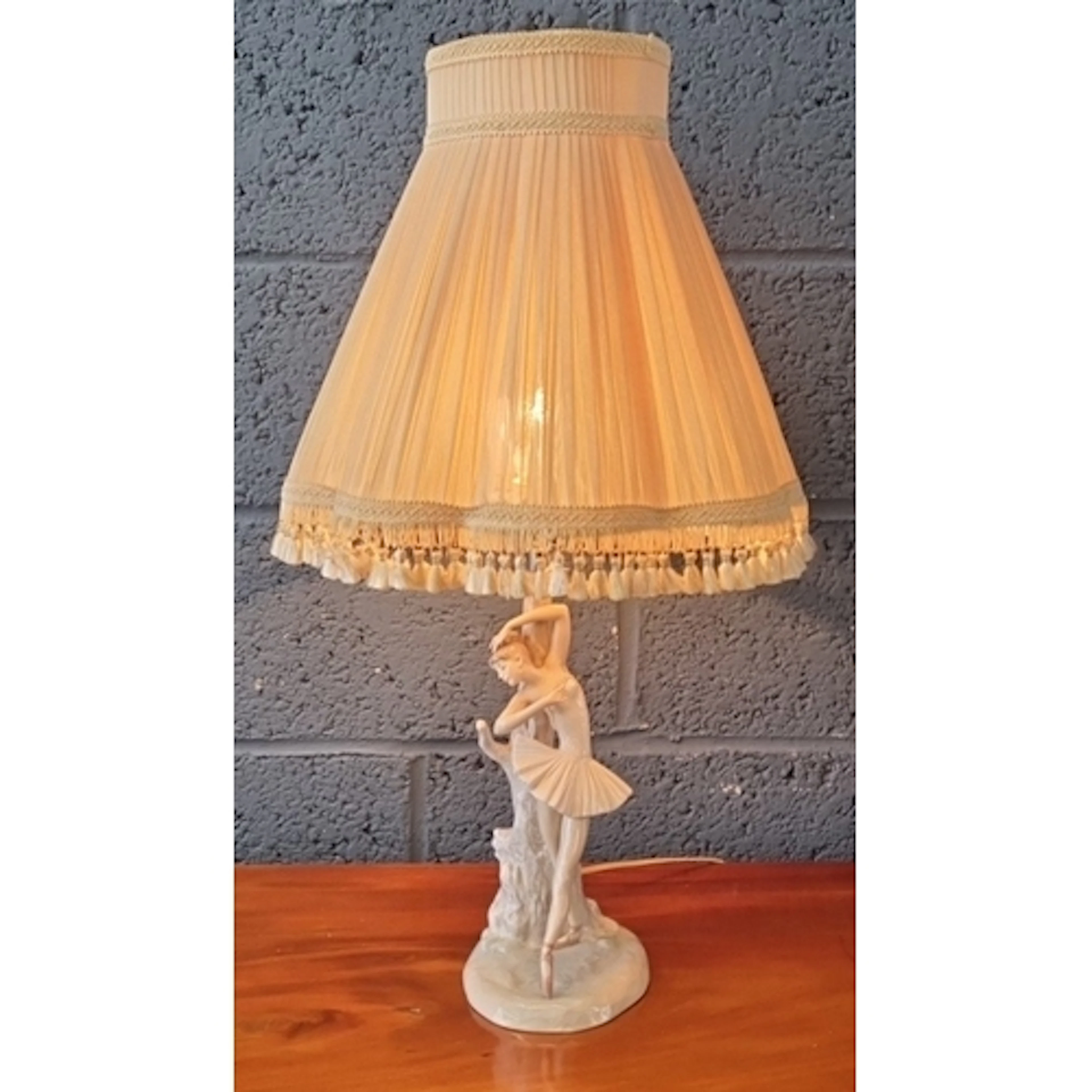 Lladro porcelain ballerina table lamp with pleated shade, H:...
