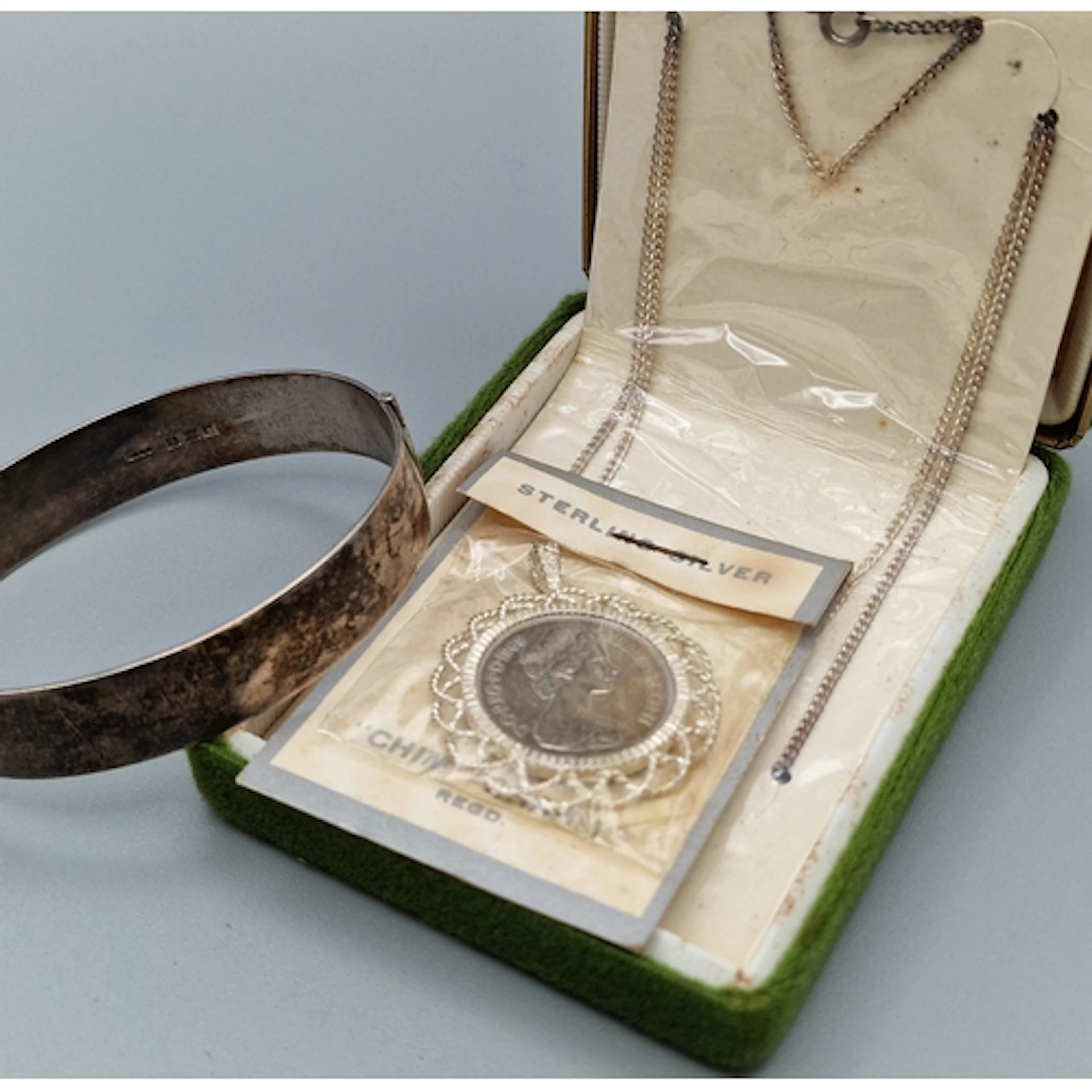 Silver engraved bangle with hinged clasp (1 troy oz approx.)...