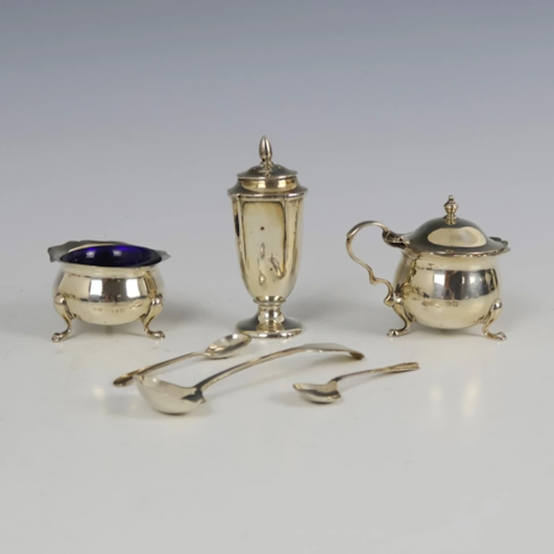 A selection of silver, including a near matched early 20th c...