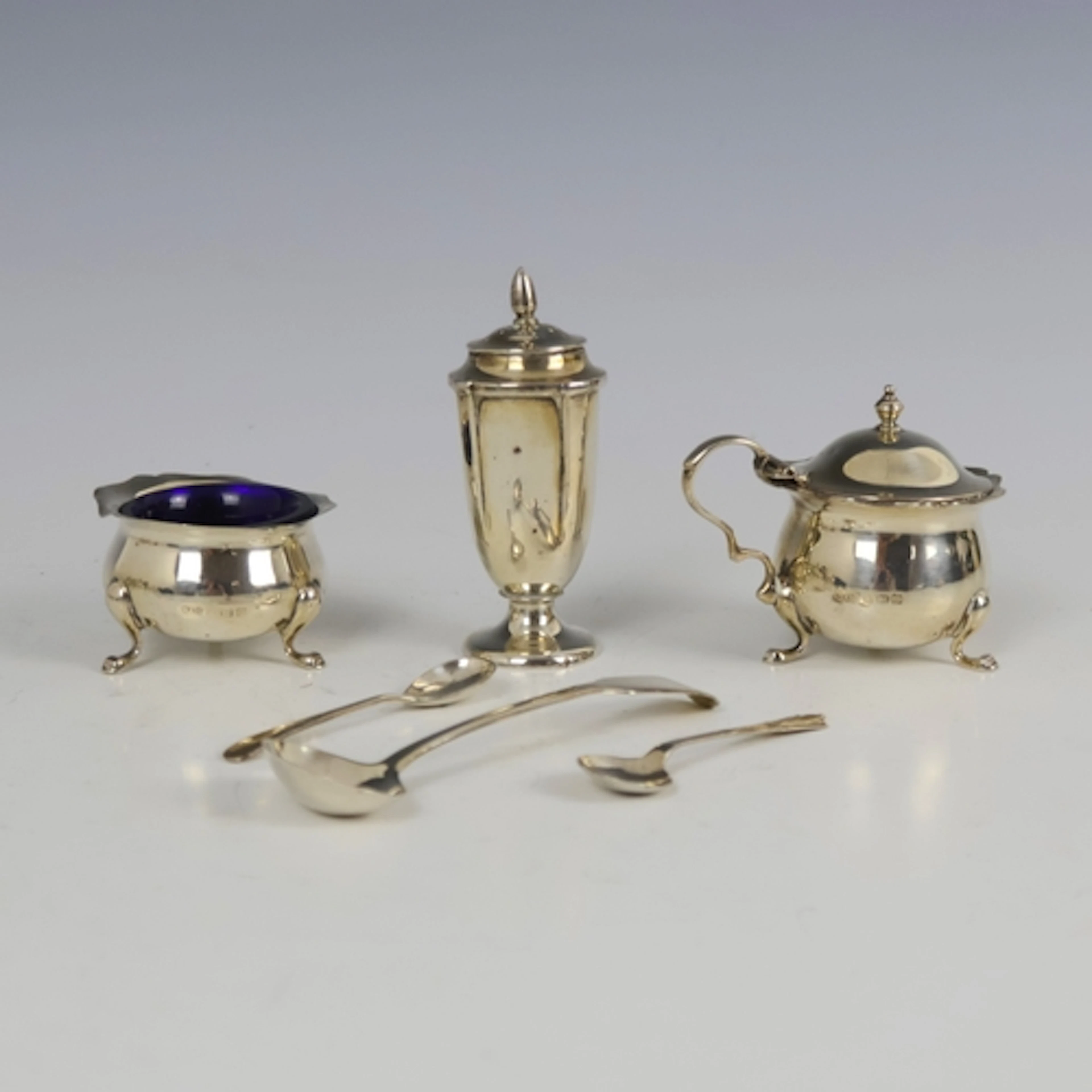 A selection of silver, including a near matched early 20th c...