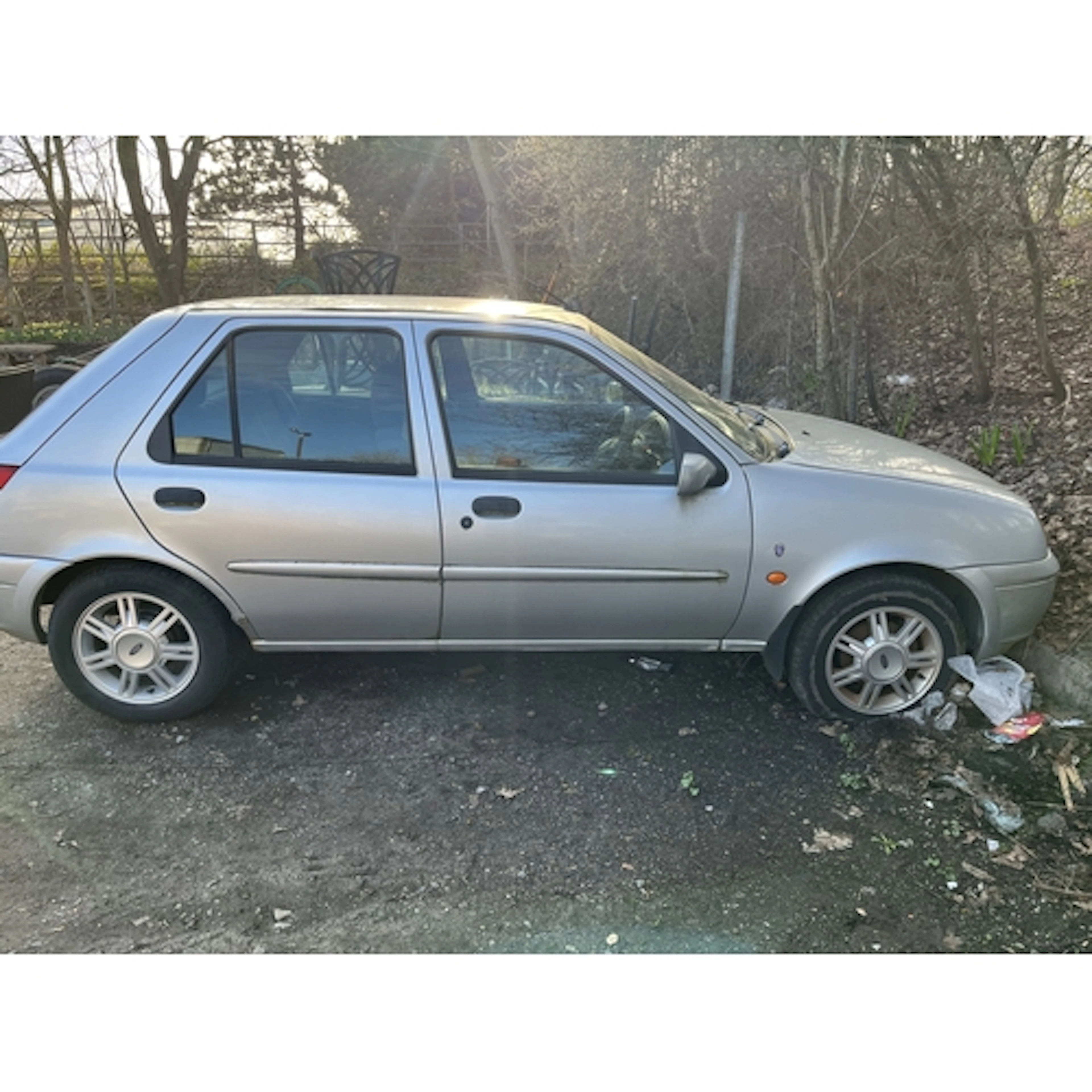 A 2002 FORD FIESTA GHIA FIVE DOOR HATCHBACK CAR in silver (S...
