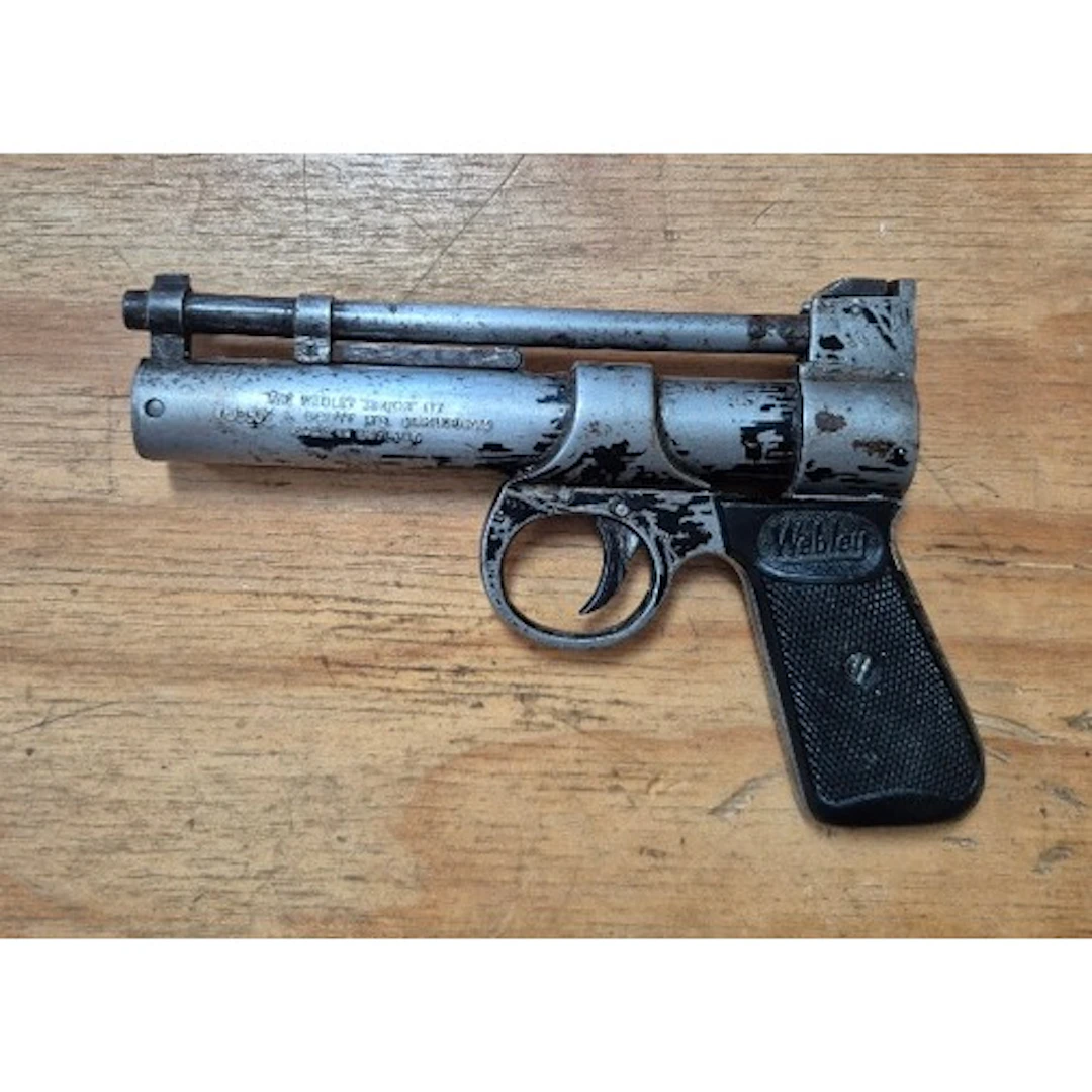 A Webley & Scott "Junior" .177 calibre air pistol, 20cm long...