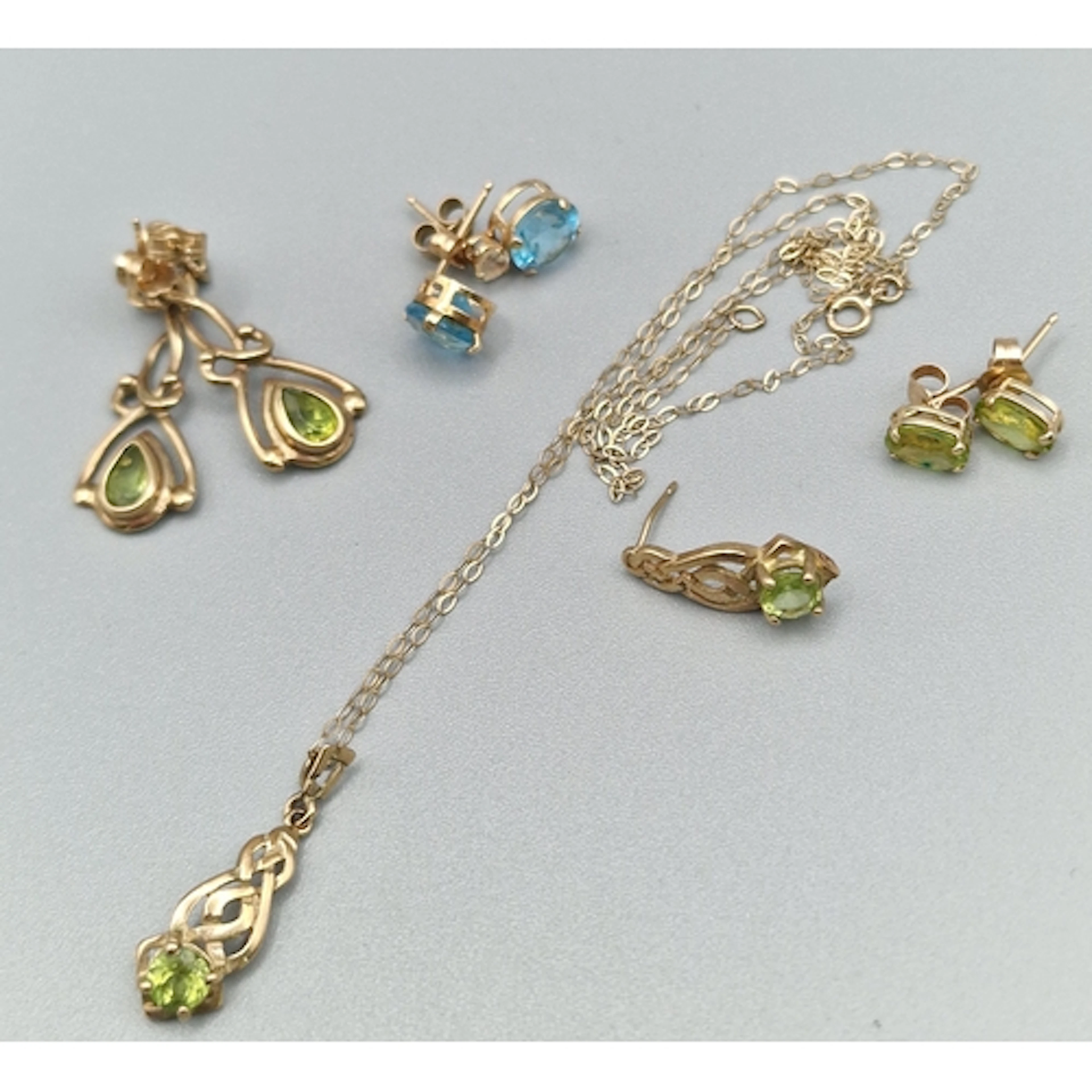 9ct gold fine link chain, together with a collection of 9ct ...