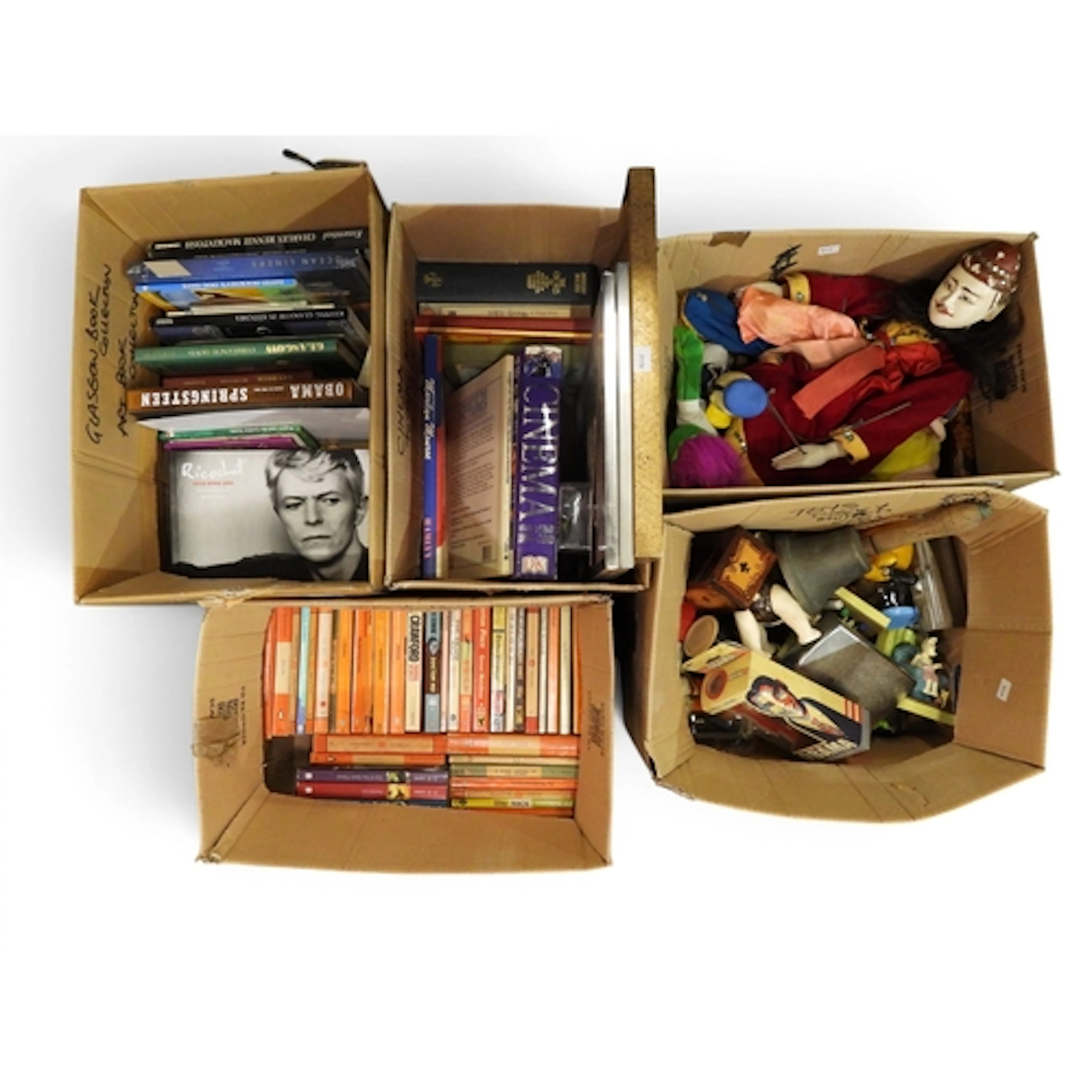 A large and varied mixed lot, to include an assortment of Pe...