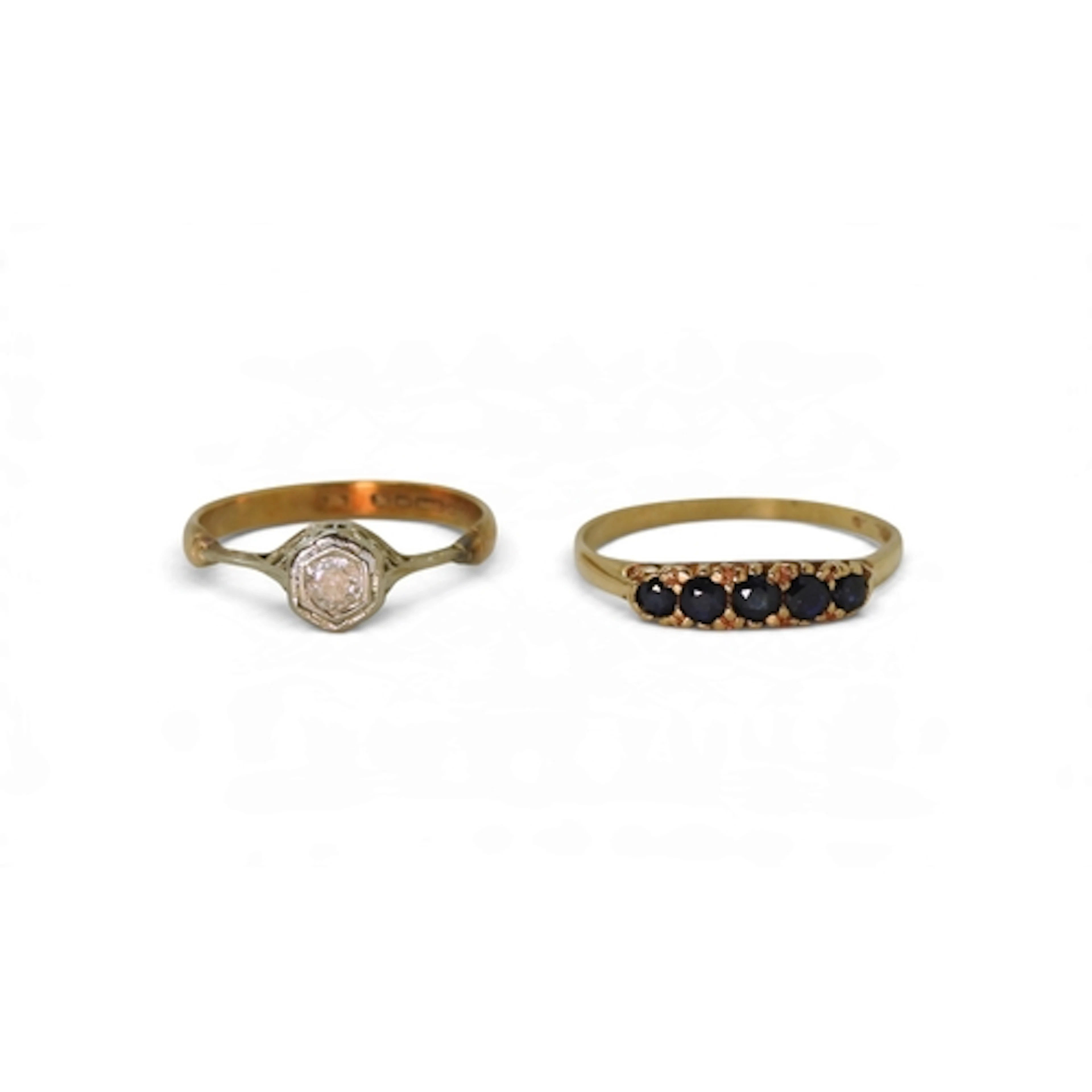A 9ct yellow and white gold diamond solitaire ring with a fi...
