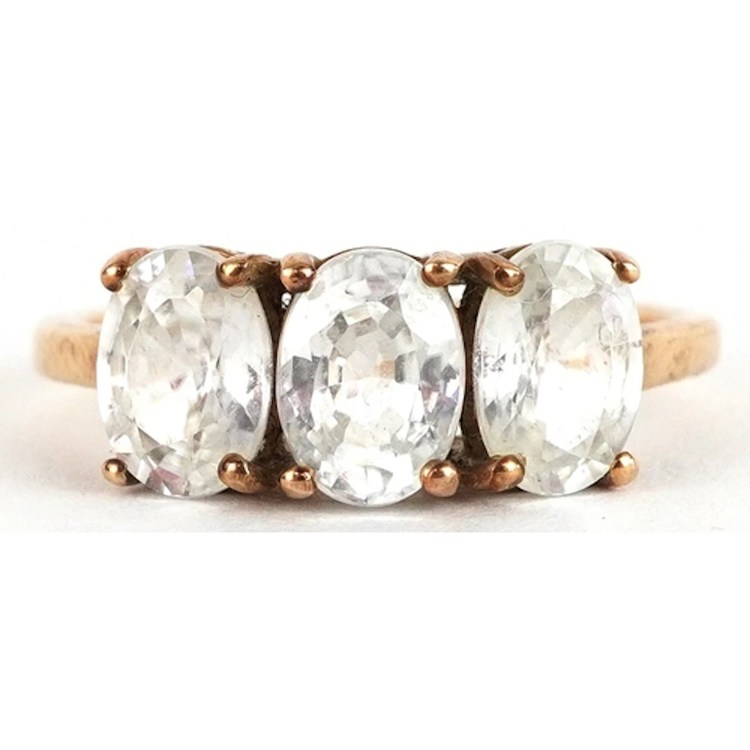 9ct gold clear stone trilogy ring, size N/O, 2.6g.