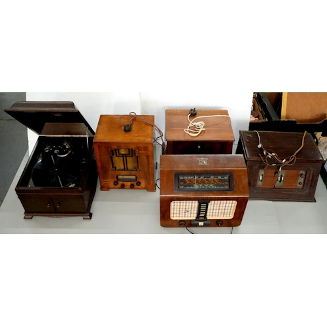 A HMV oak cased tabletop cabinet gramophone, c1930s, 38cm h;...