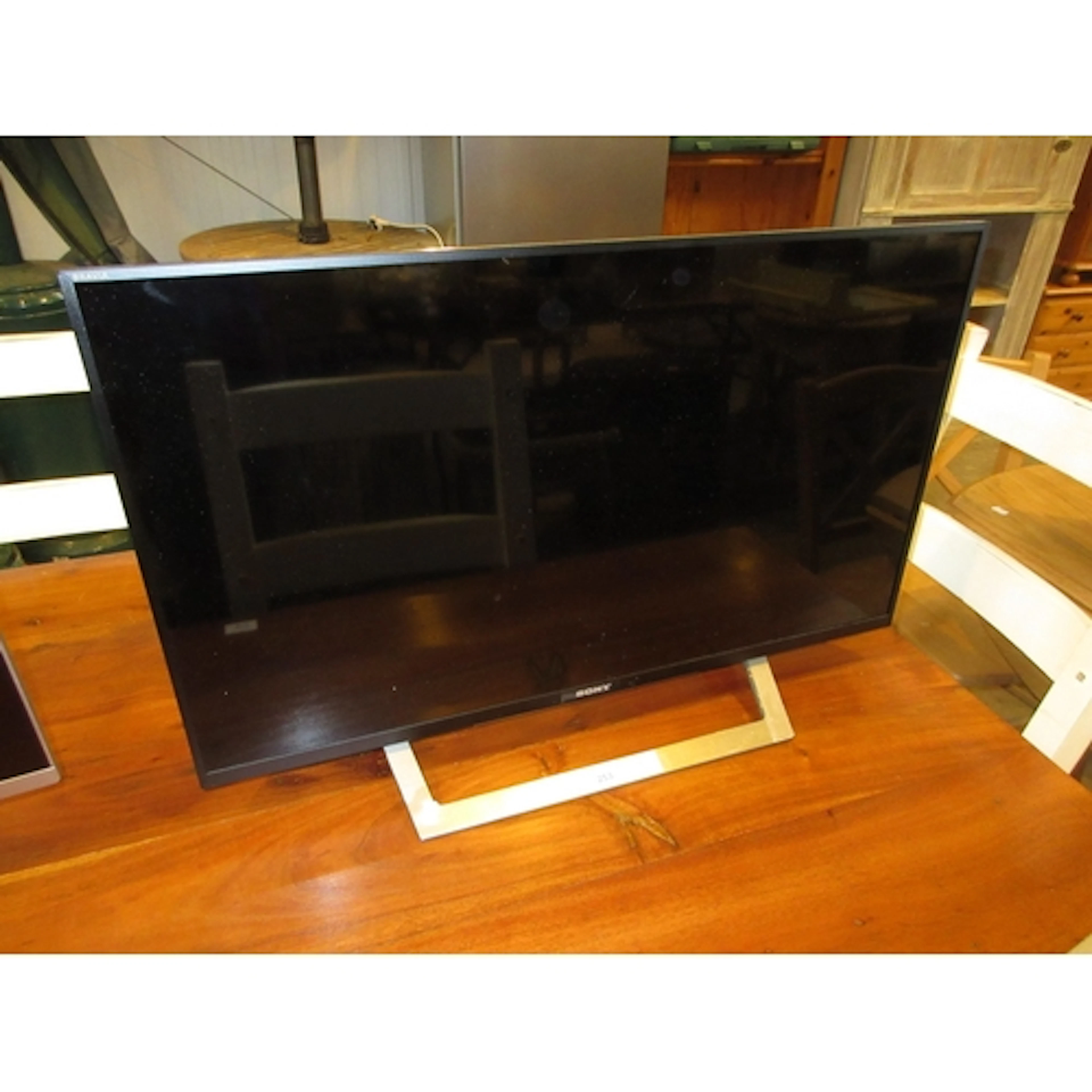 Sony 32in TV, with remote
