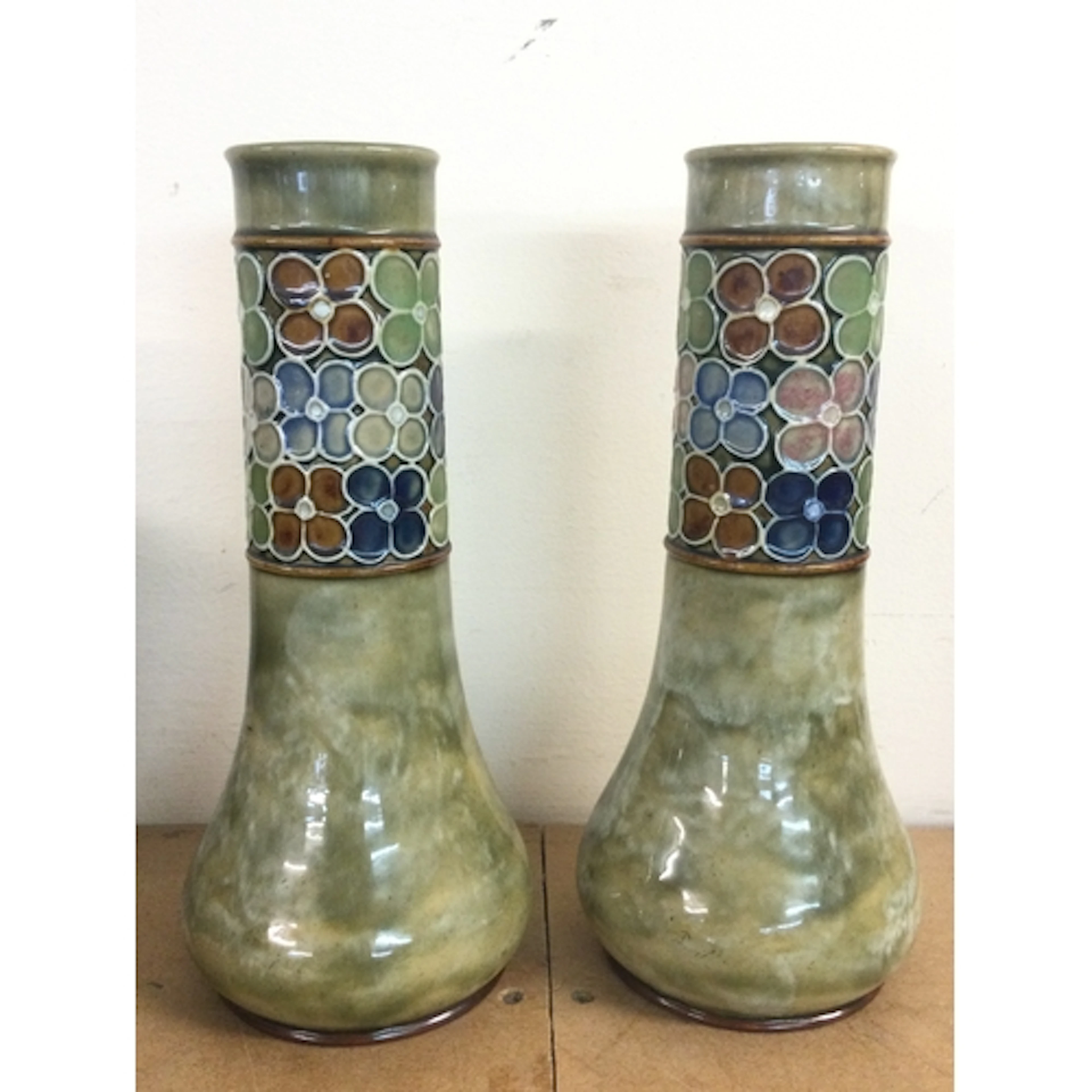 A pair of ceramic Royal Doulton vases , 26cm tall NO RESERVE