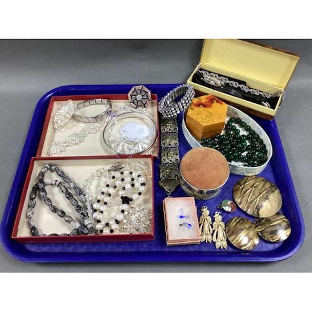 Vintage and Later Costume Jewellery, including Nomination ex...