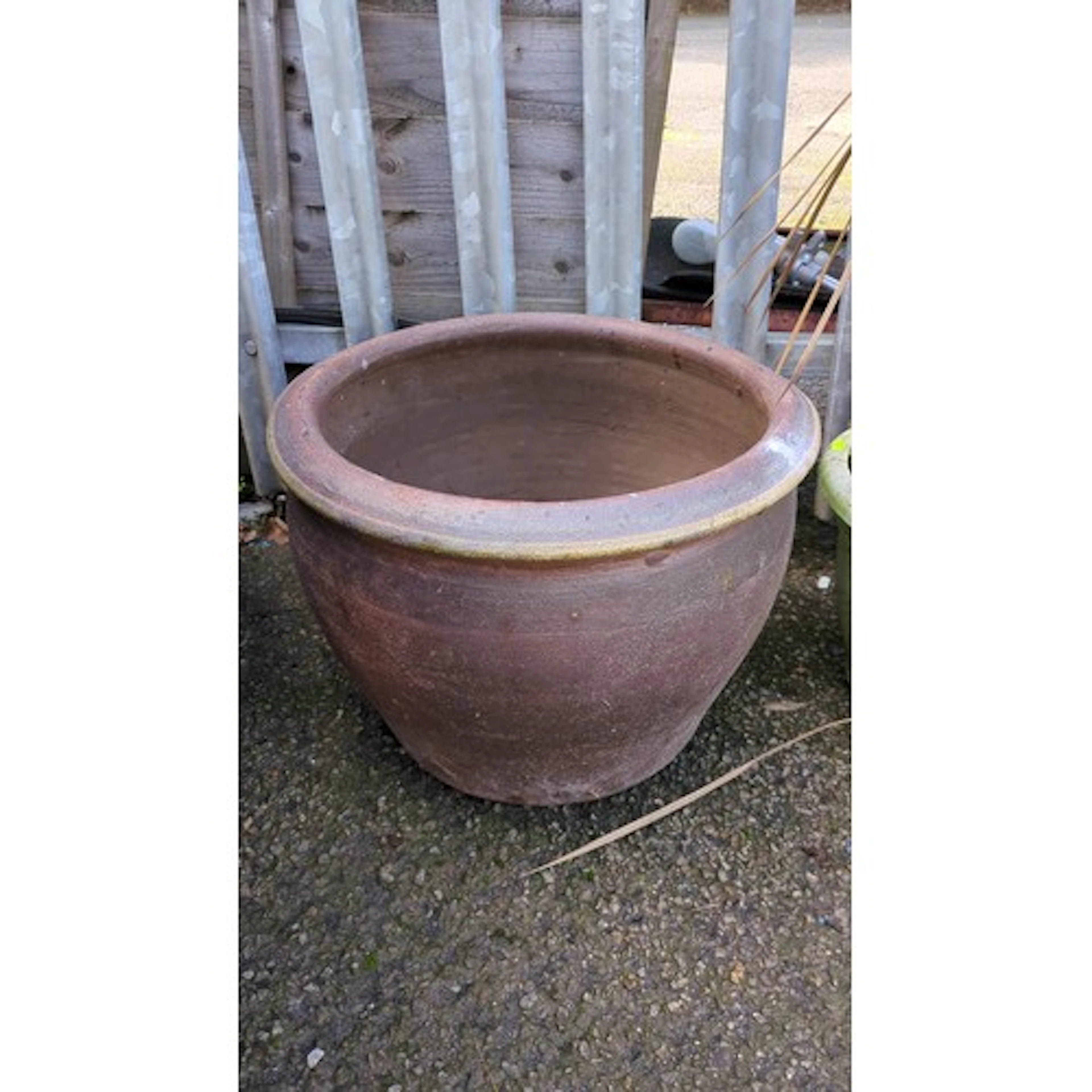 Garden planter in terracotta.