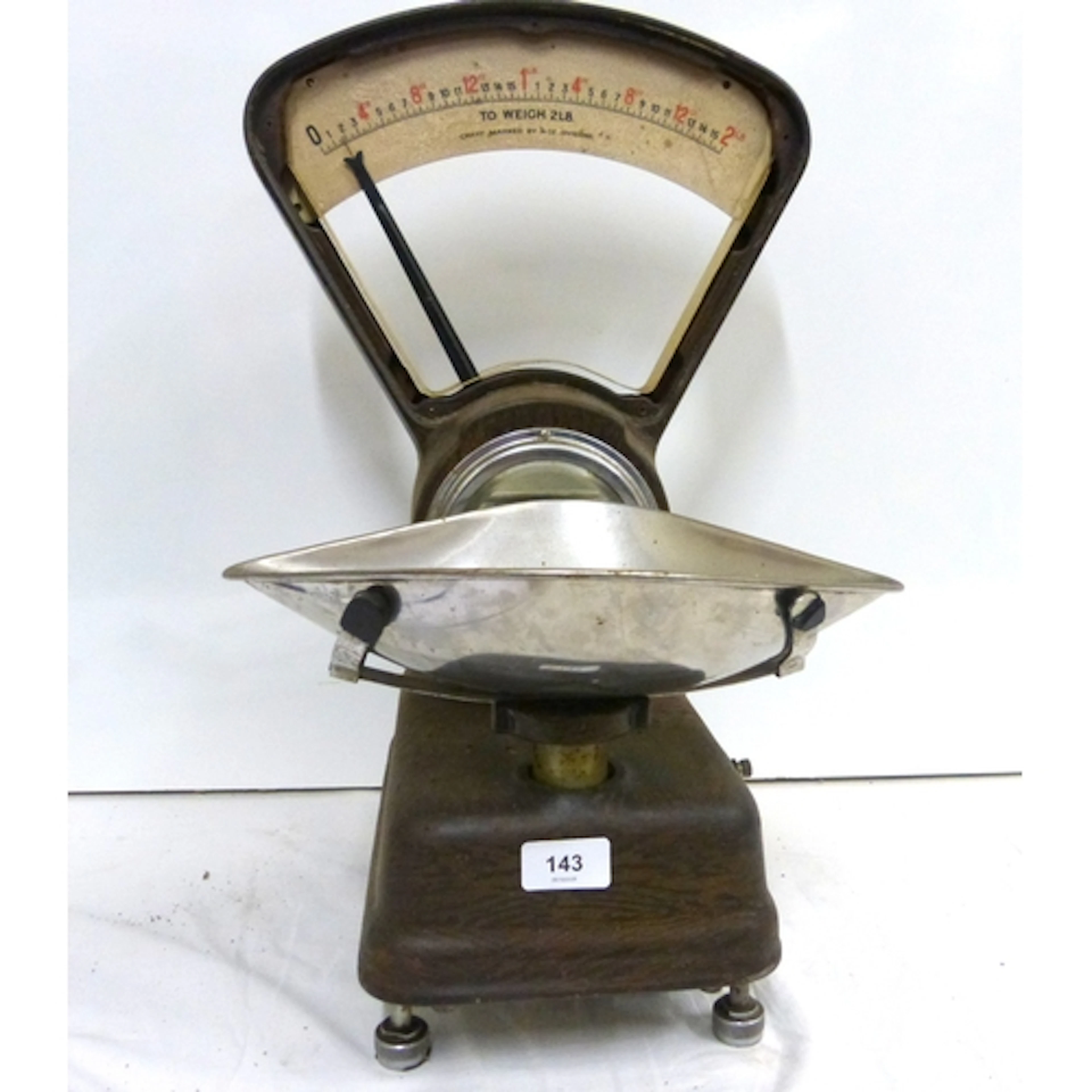 Large set of vintage Avery scales a/f.