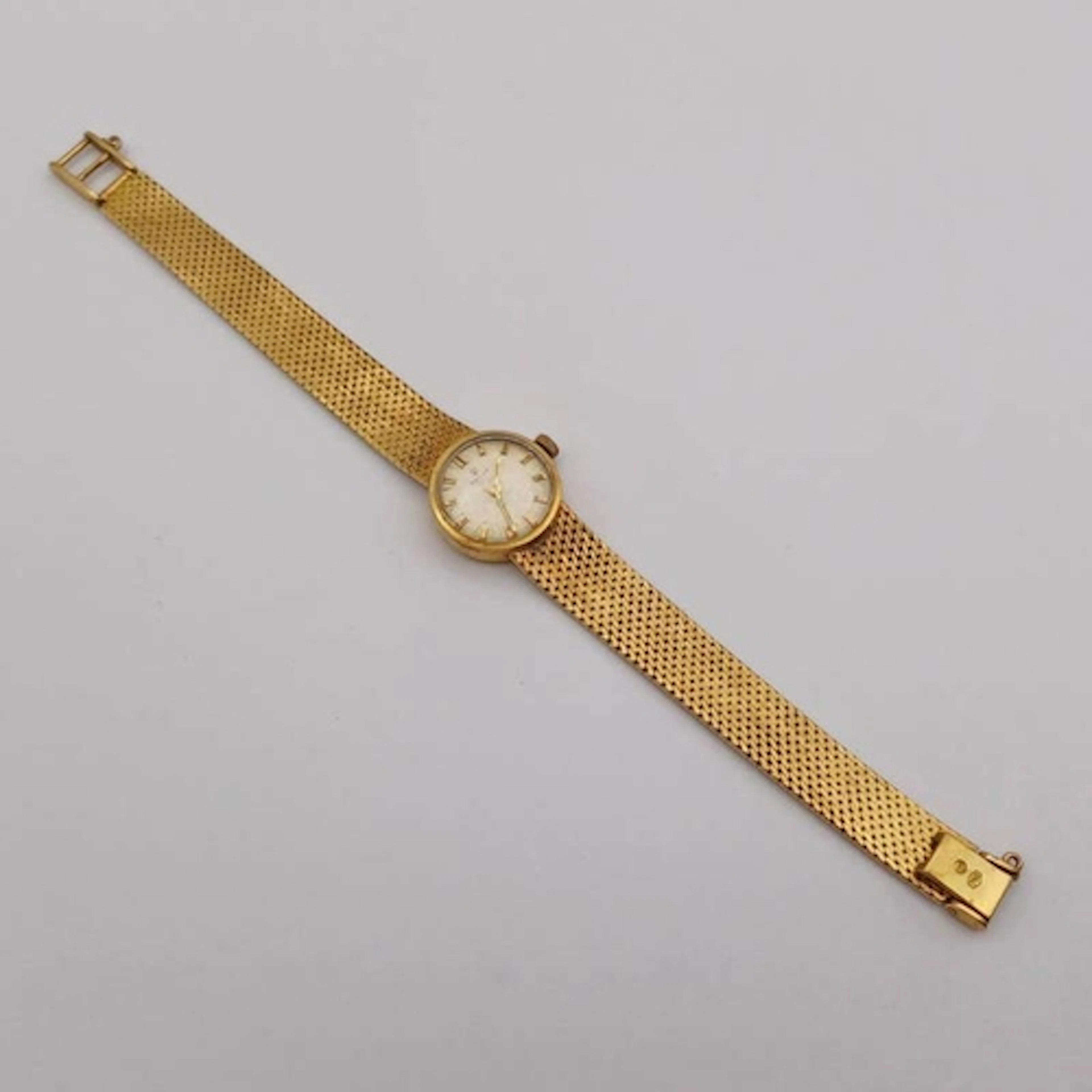 18K GOLD REVUE WRIST WATCH AND 18K GOLD BRACELET MARKED 750....