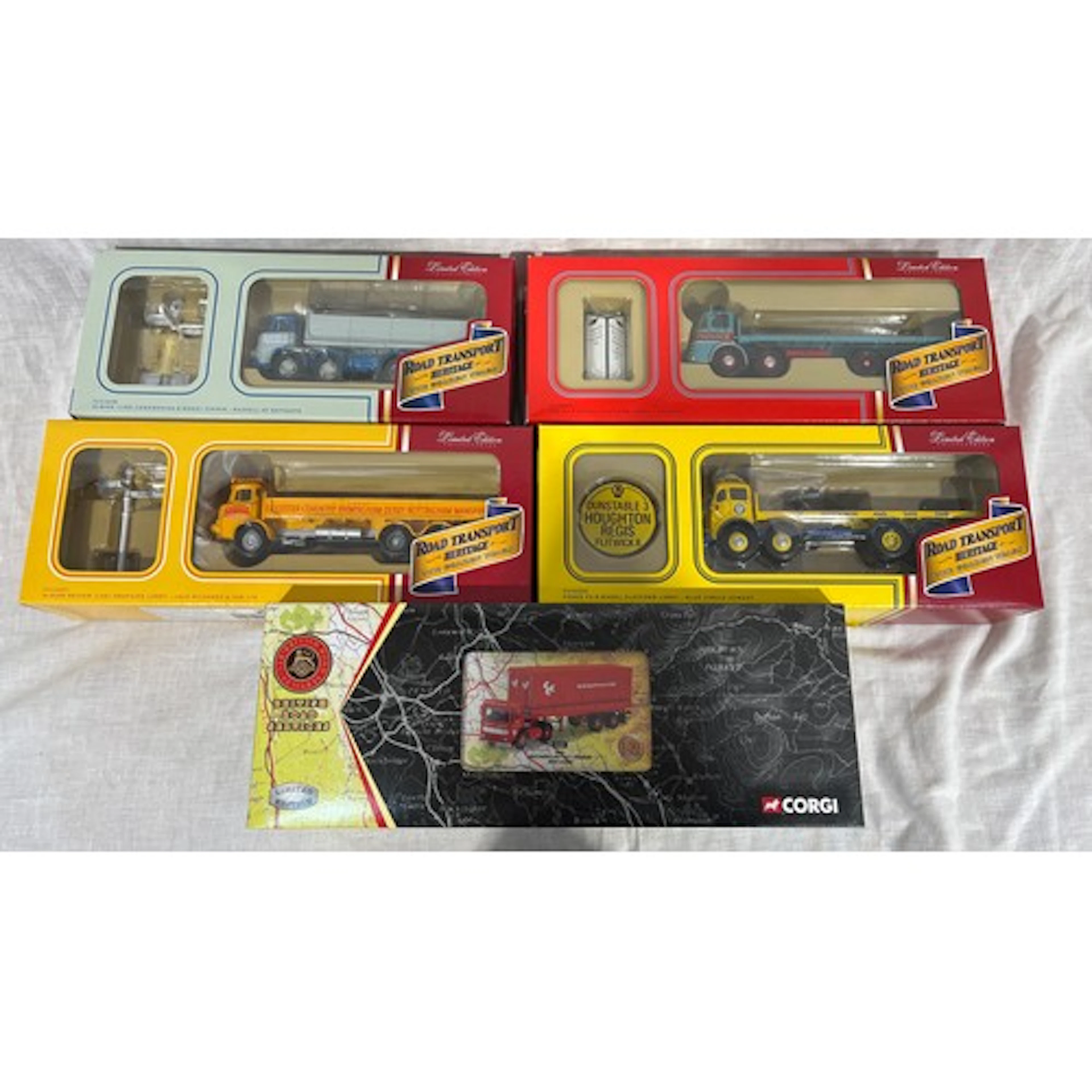 Corgi 1:50 scale diecast models to include CC11608 Russell o...