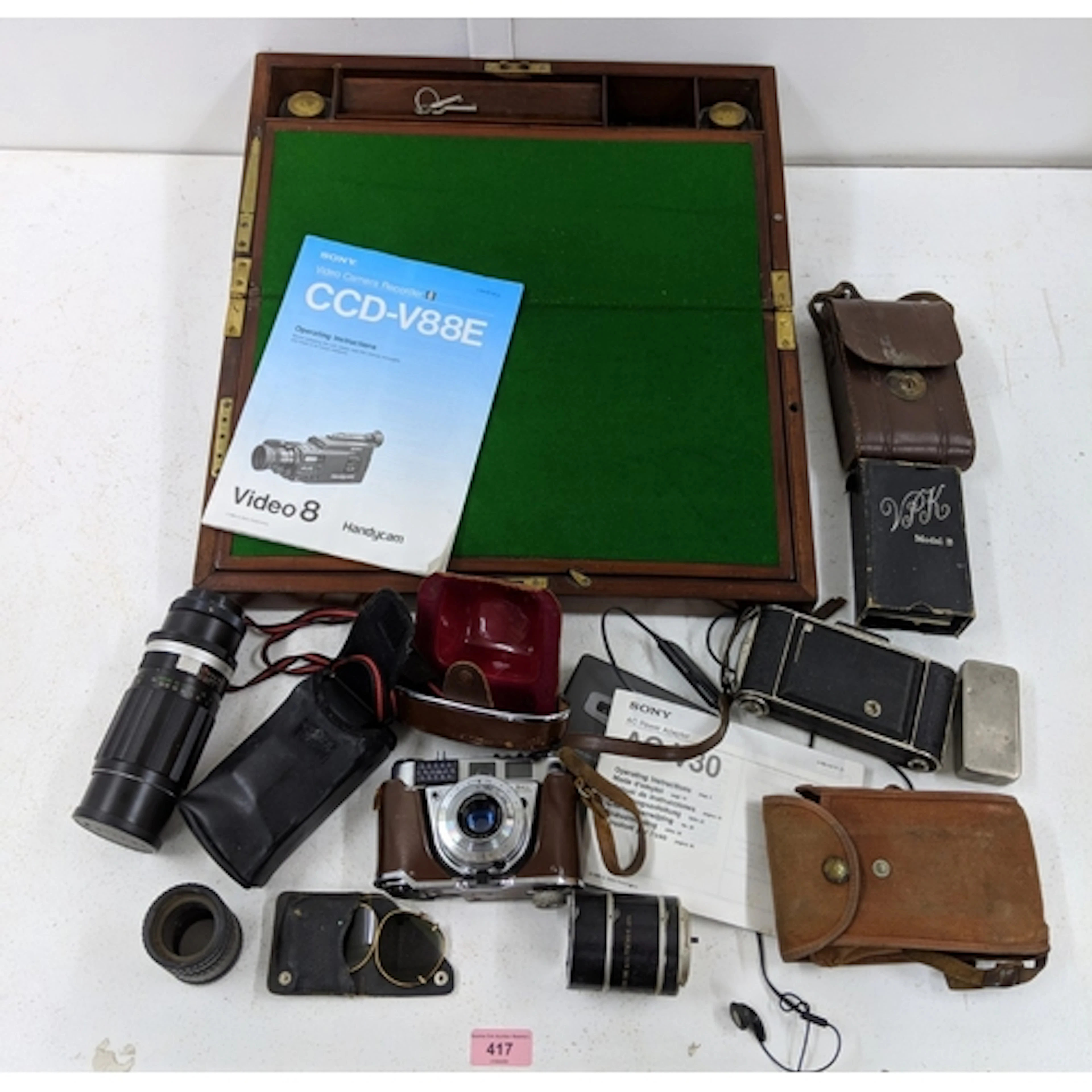 Collectables to include cameras, Kodak Junior, a Soligor len...