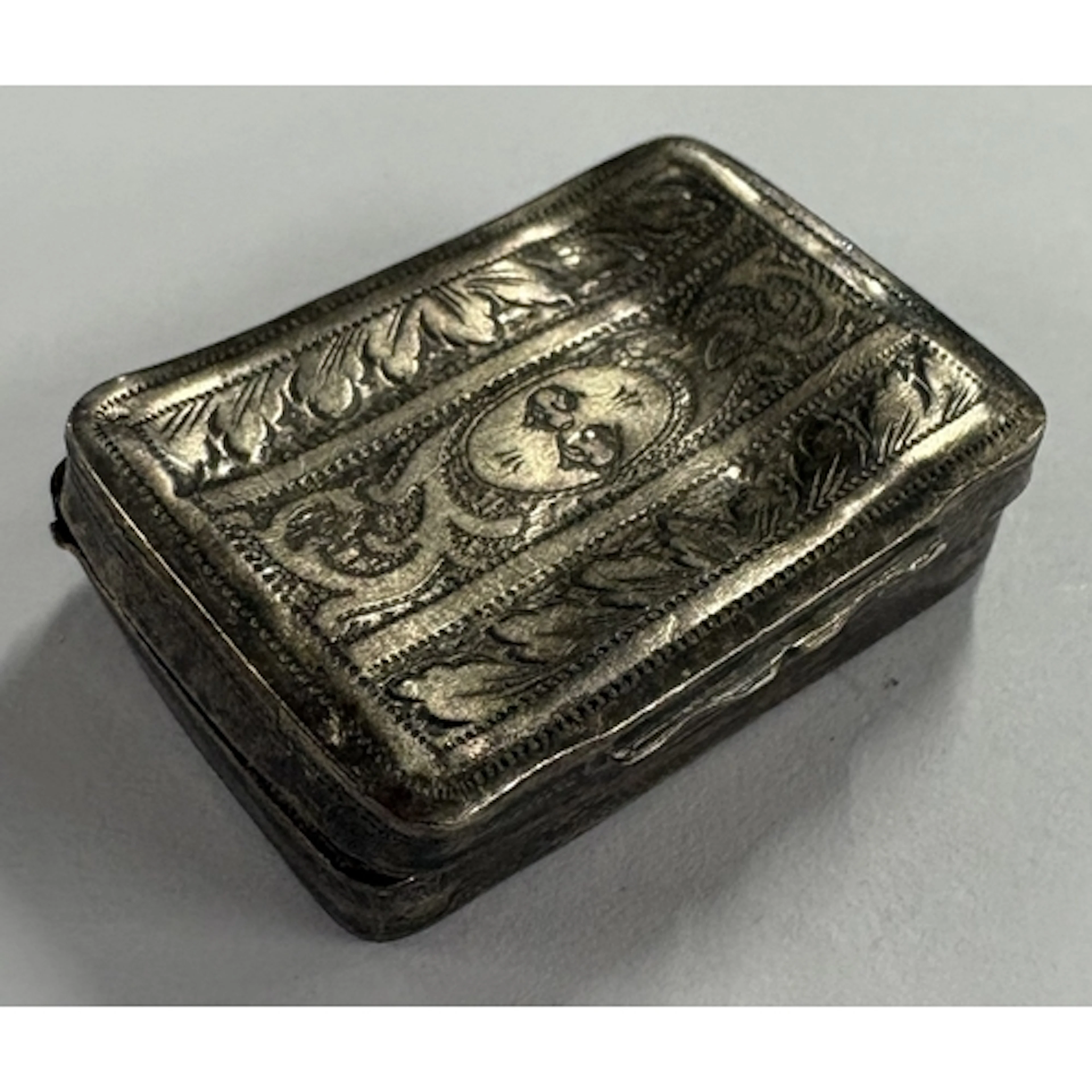 A Georgian silver vinaigrette. Approx. 14 grams. Est. £50 - ...