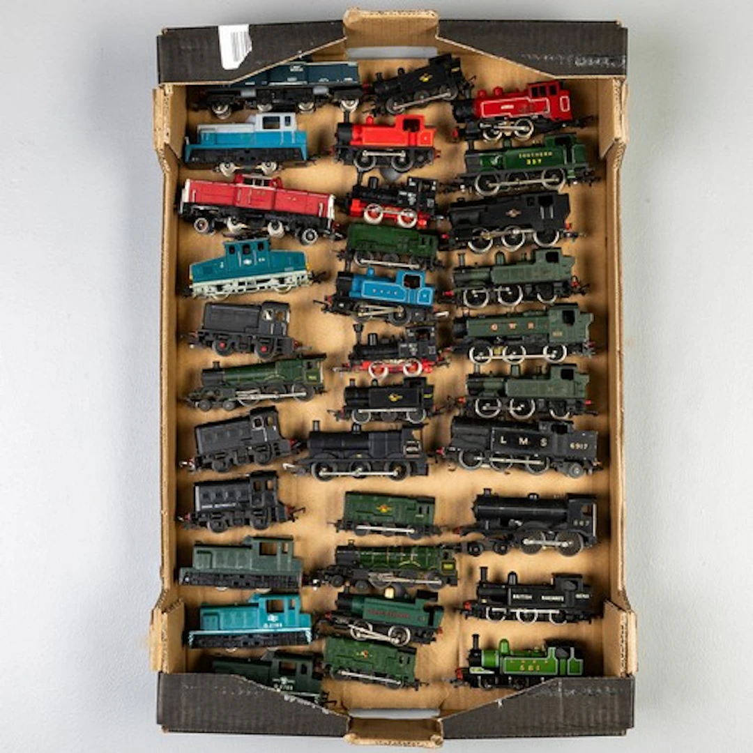 Fruit tray of unboxed mixed gauge locomotives, tank engines,...
