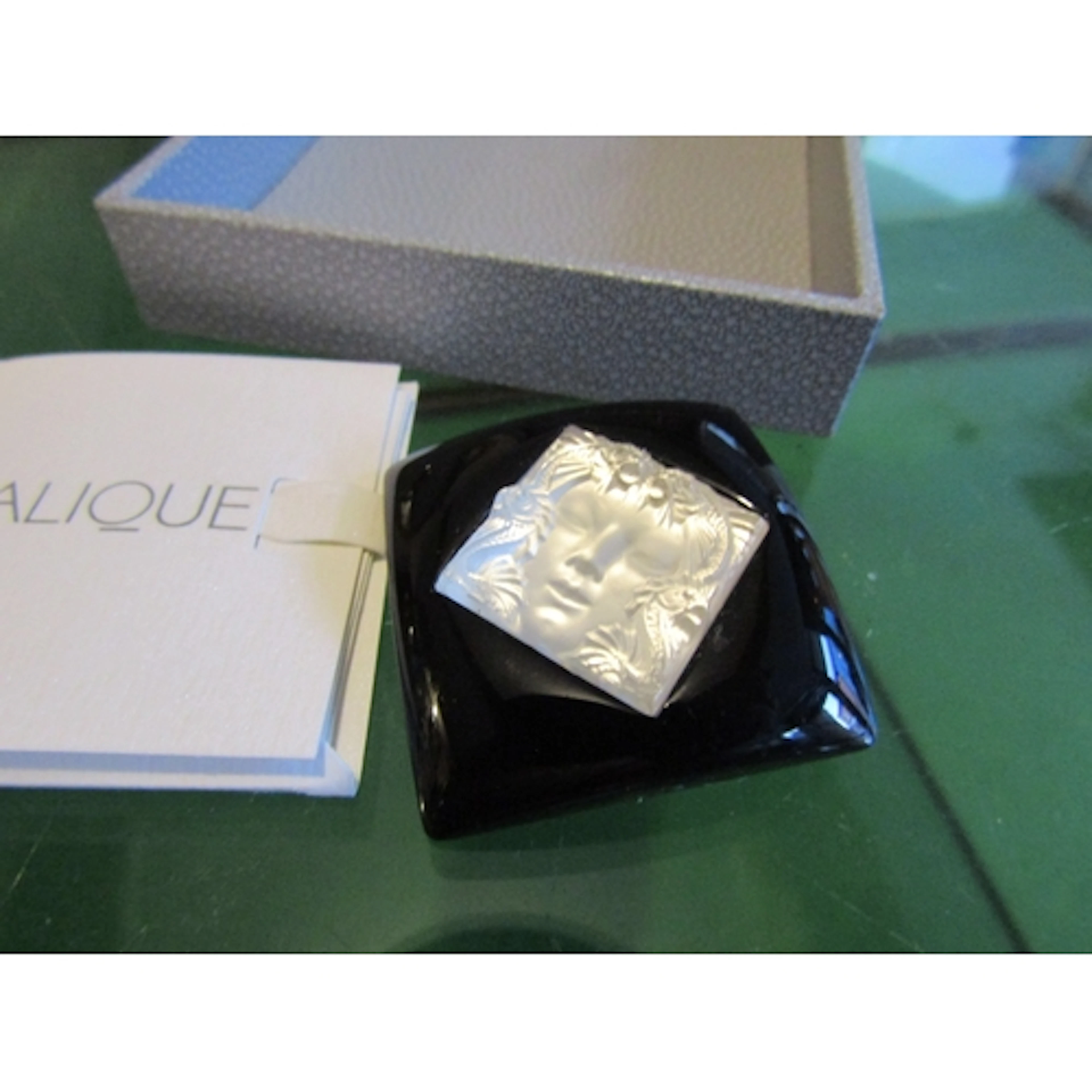 Lalique Ladies Brooch Finely Detailed with Original Presenta...