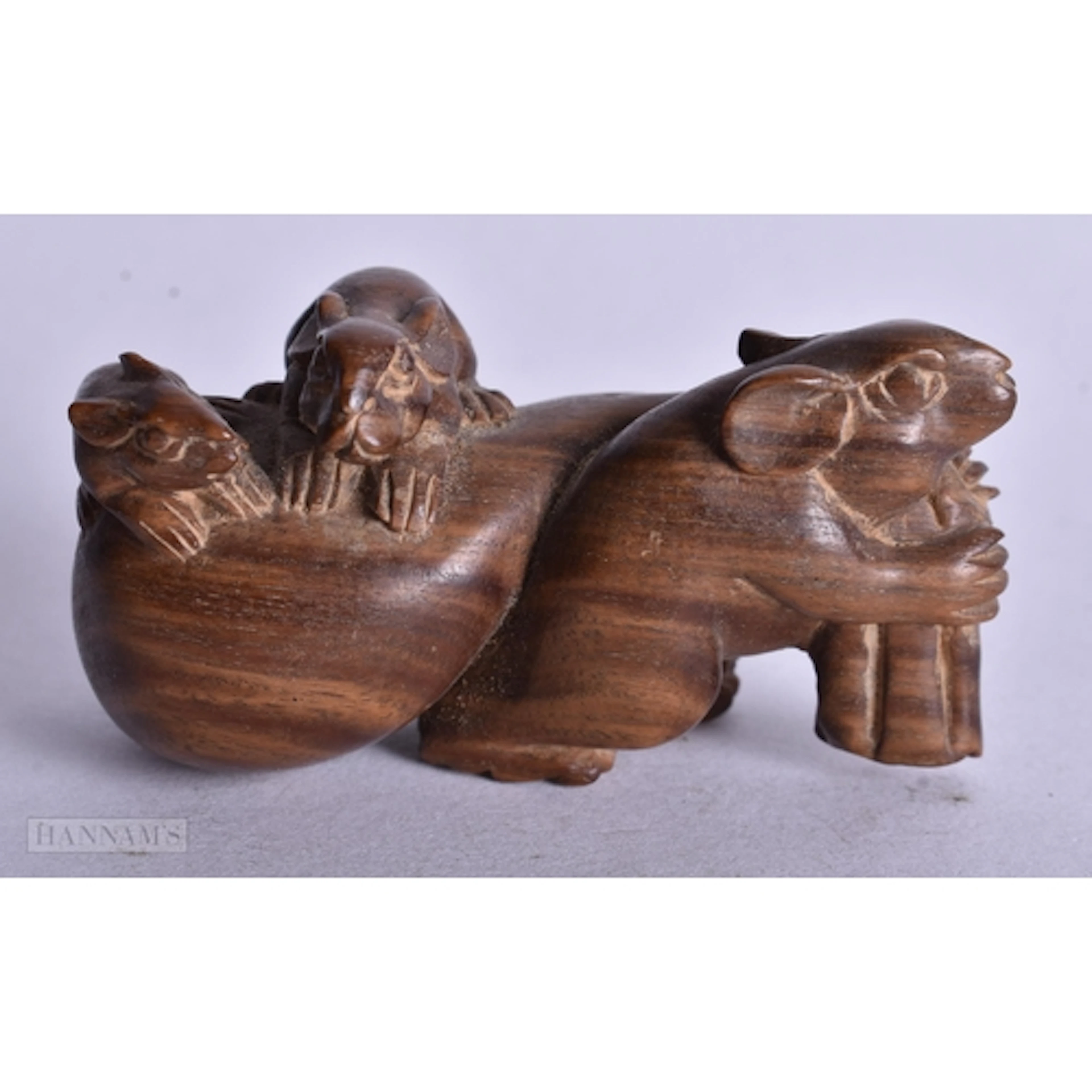 A CARVED WOOD RAT NETSUKE. 5.2 x 2.8 x 2.3 cm