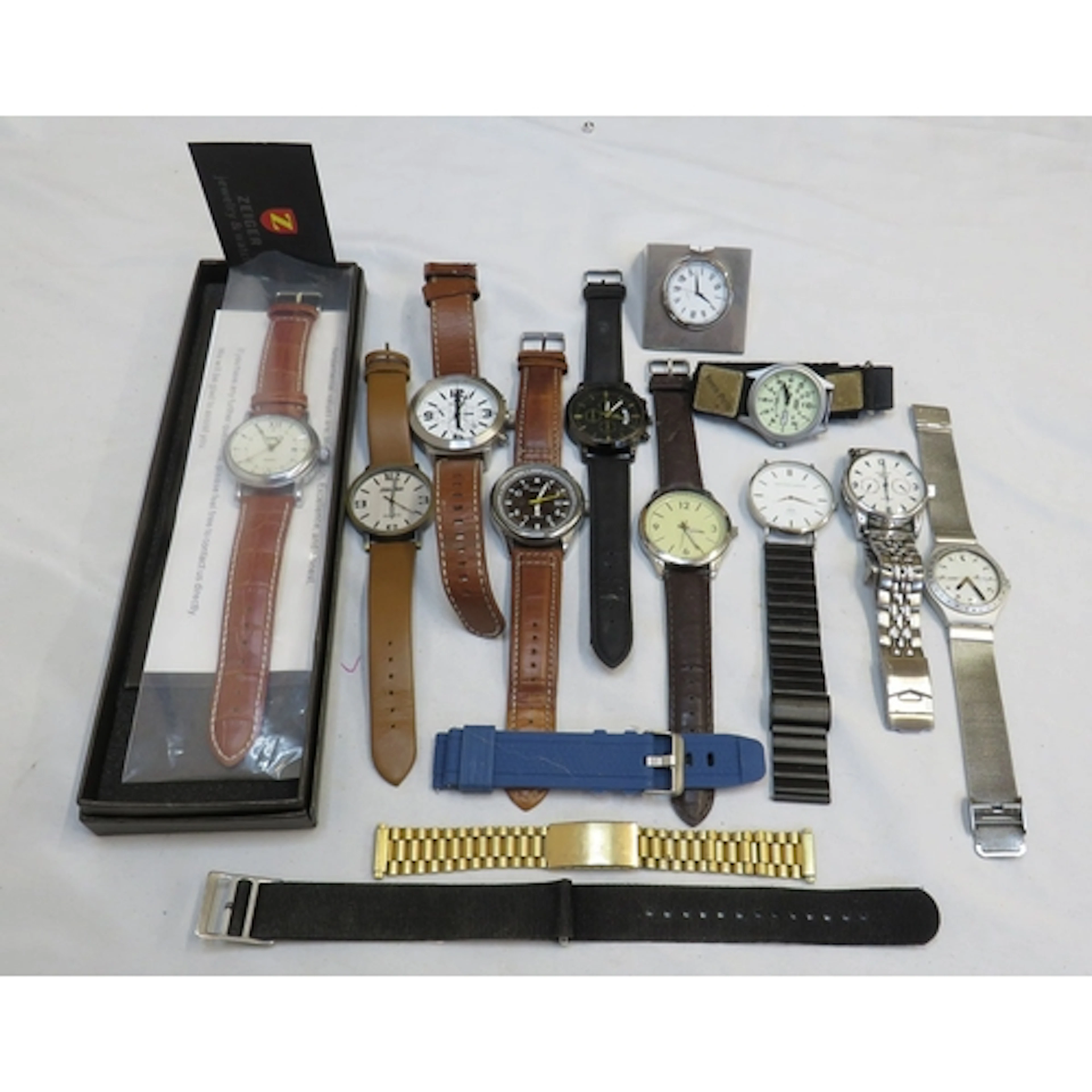 Gents Watches incl. quartz desk clock with pyramid shaped ho...